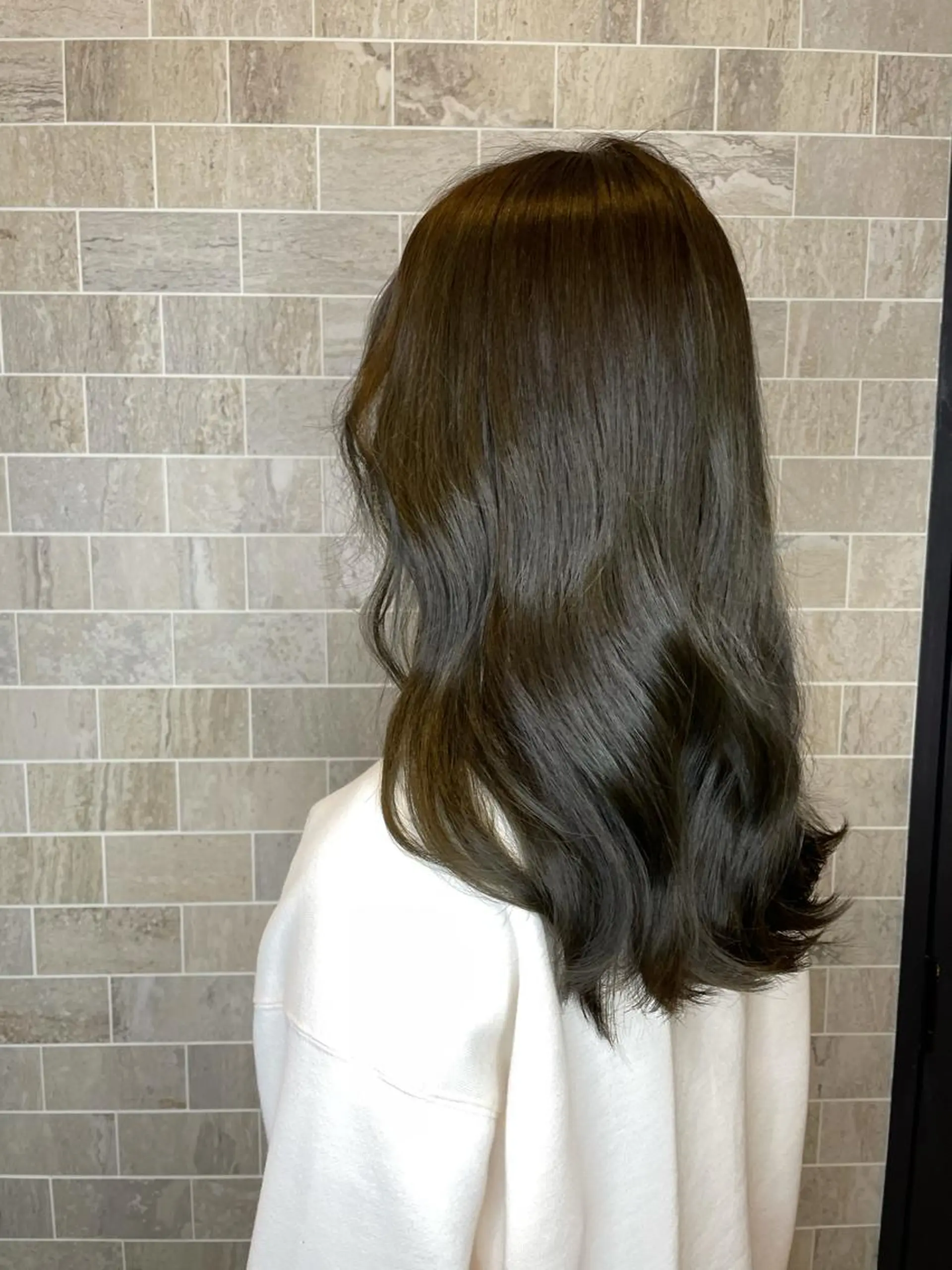 セミロング ブリーチ毛矯正.髪質 改善.髪にドラマをのヘアスタイル