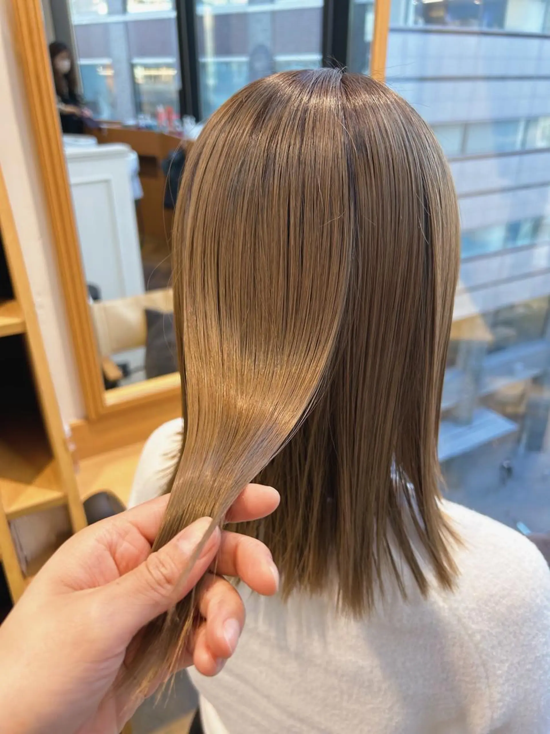 セミロング ヘアカラー トリートメント 石上 沙也香のヘアスタイル