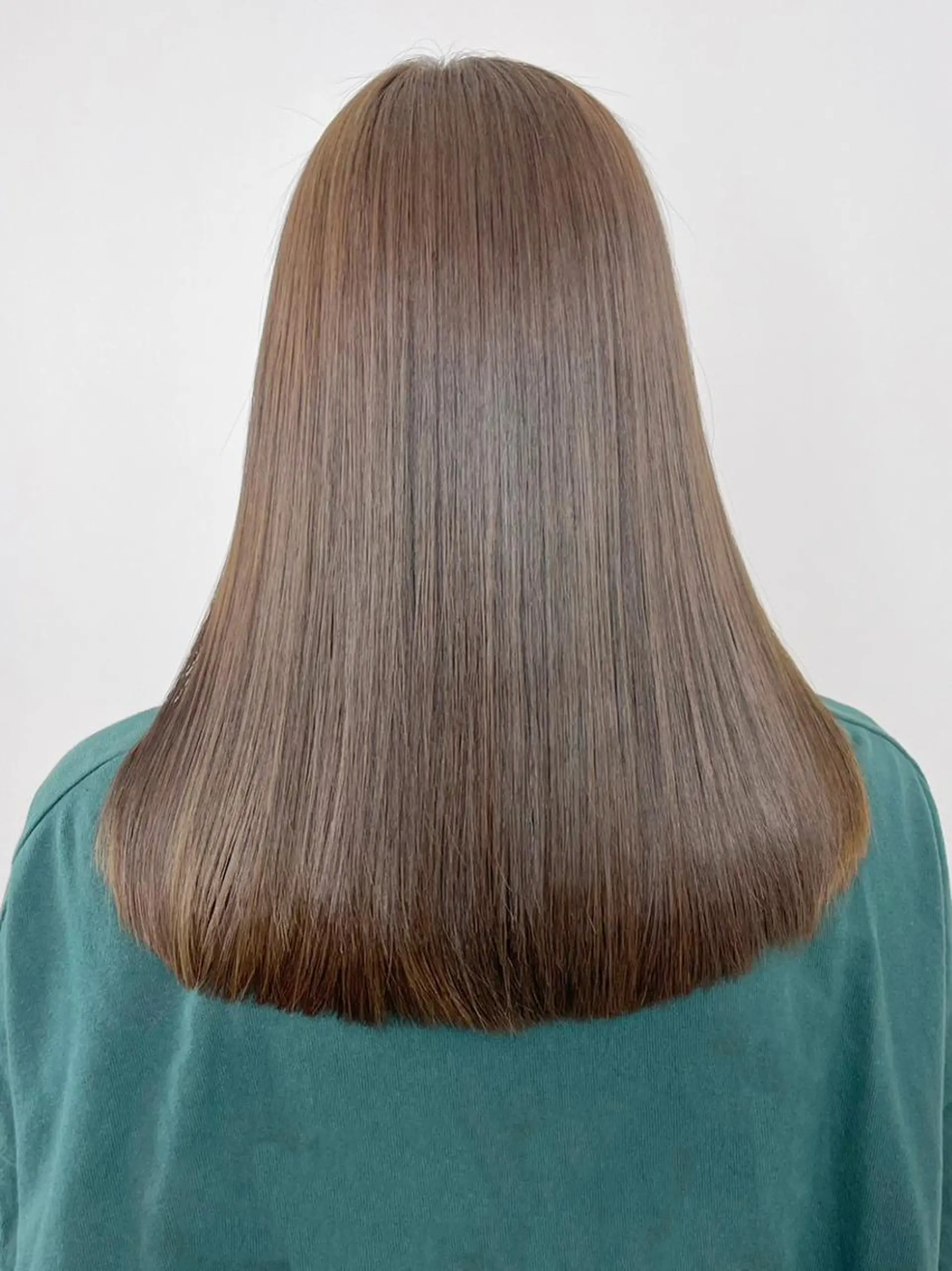 セミロング カラー ベージュカラー オリーブベージュ カット ヘアカラー トリートメント ITbyALBUM 藤沢店のヘアスタイル