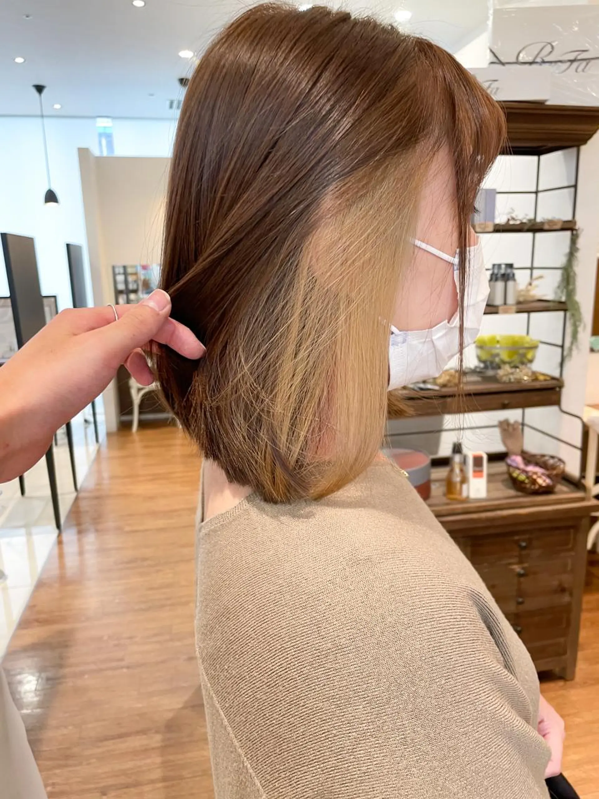 ミディアム カラー ベージュカラー イヤリングカラー ミルクティーベージュ ヘアカラー 髪質改善/ブリーチ 田代 龍我のヘアスタイル