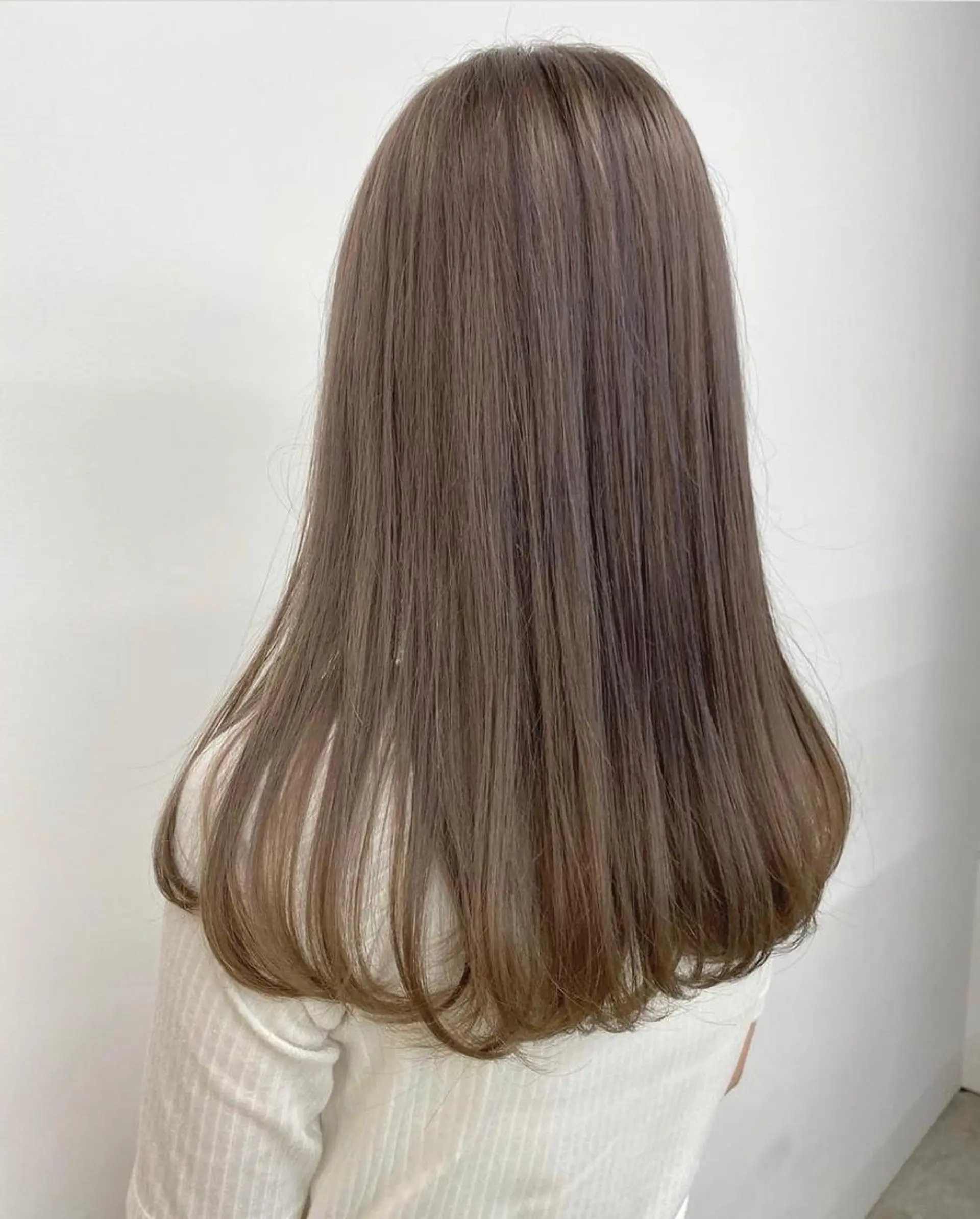 ロング カラー ベージュカラー ミルクティーベージュ RAYGLOW by Headlight 東海店所属・海外ヘア スタイルRIOのヘアスタイル