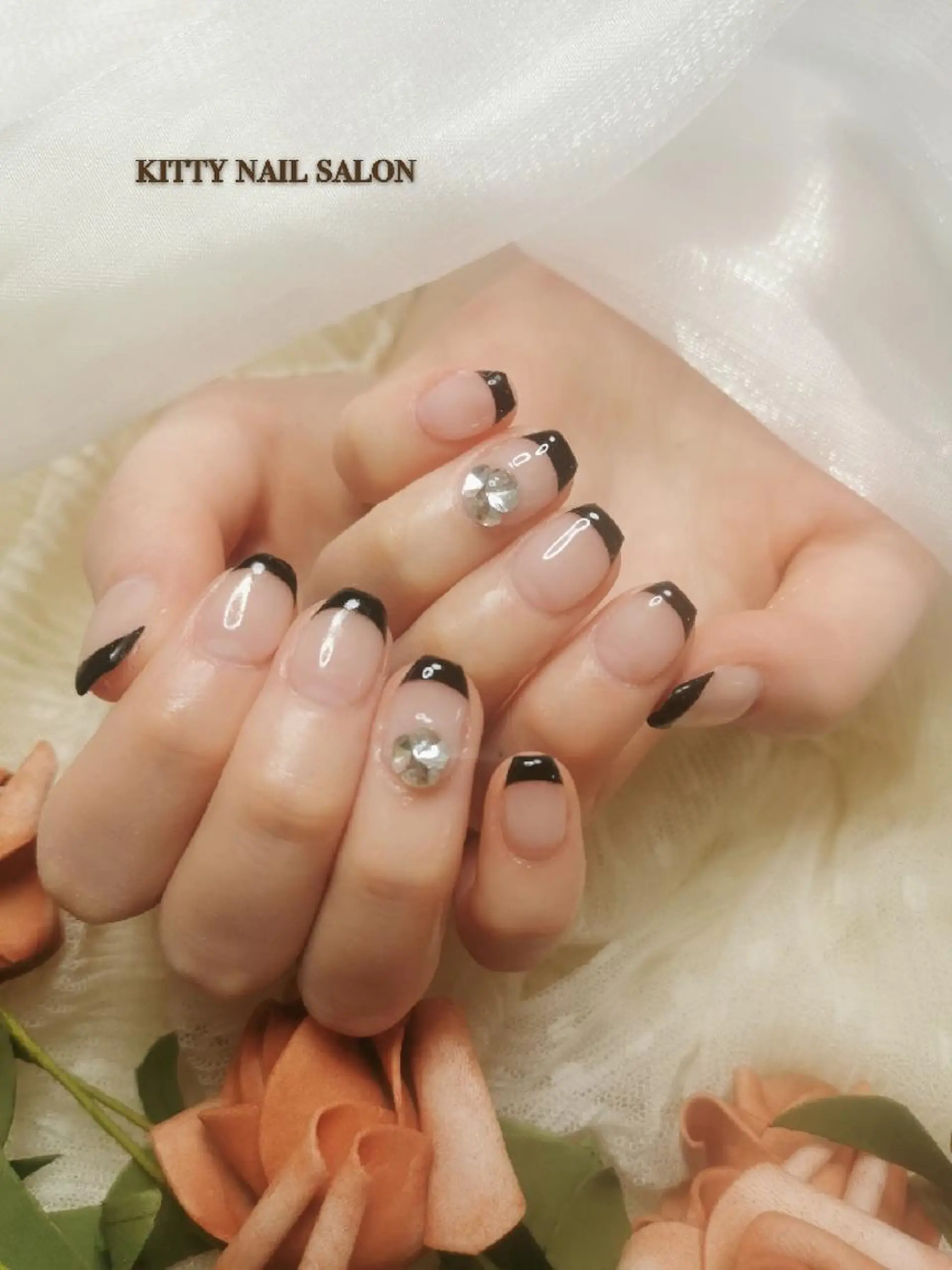 ネイル ストーンネイル kitty nail salonのネイルデザイン