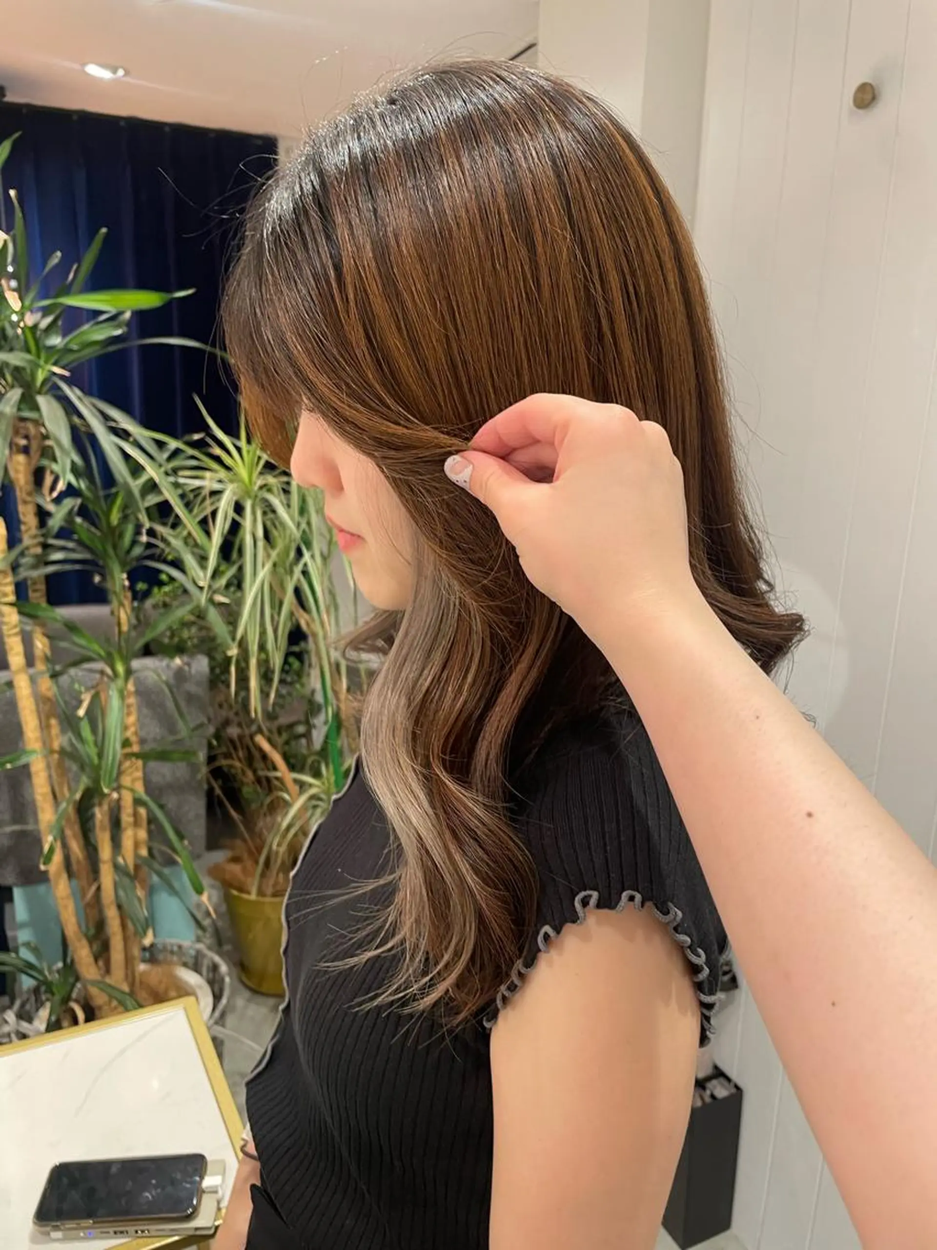 セミロング カラー ベージュカラー ブリーチ グレージュ 石川 優奈のヘアスタイル