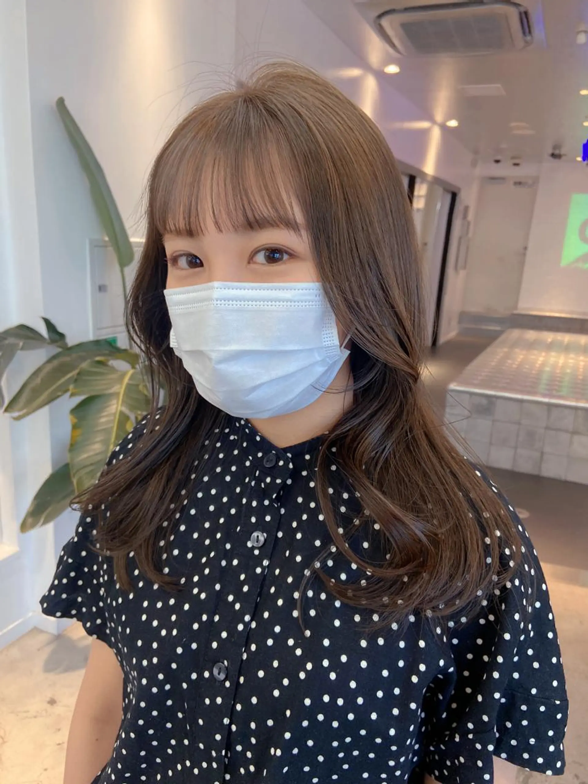 ミディアム カラー ヘアアレンジ ベージュカラー ブリーチ ブリーチなしカラー オリーブベージュ カット ヘアカラー トリートメント ヘアセット レイヤーカット指名 No.1💖マユカのヘアスタイル