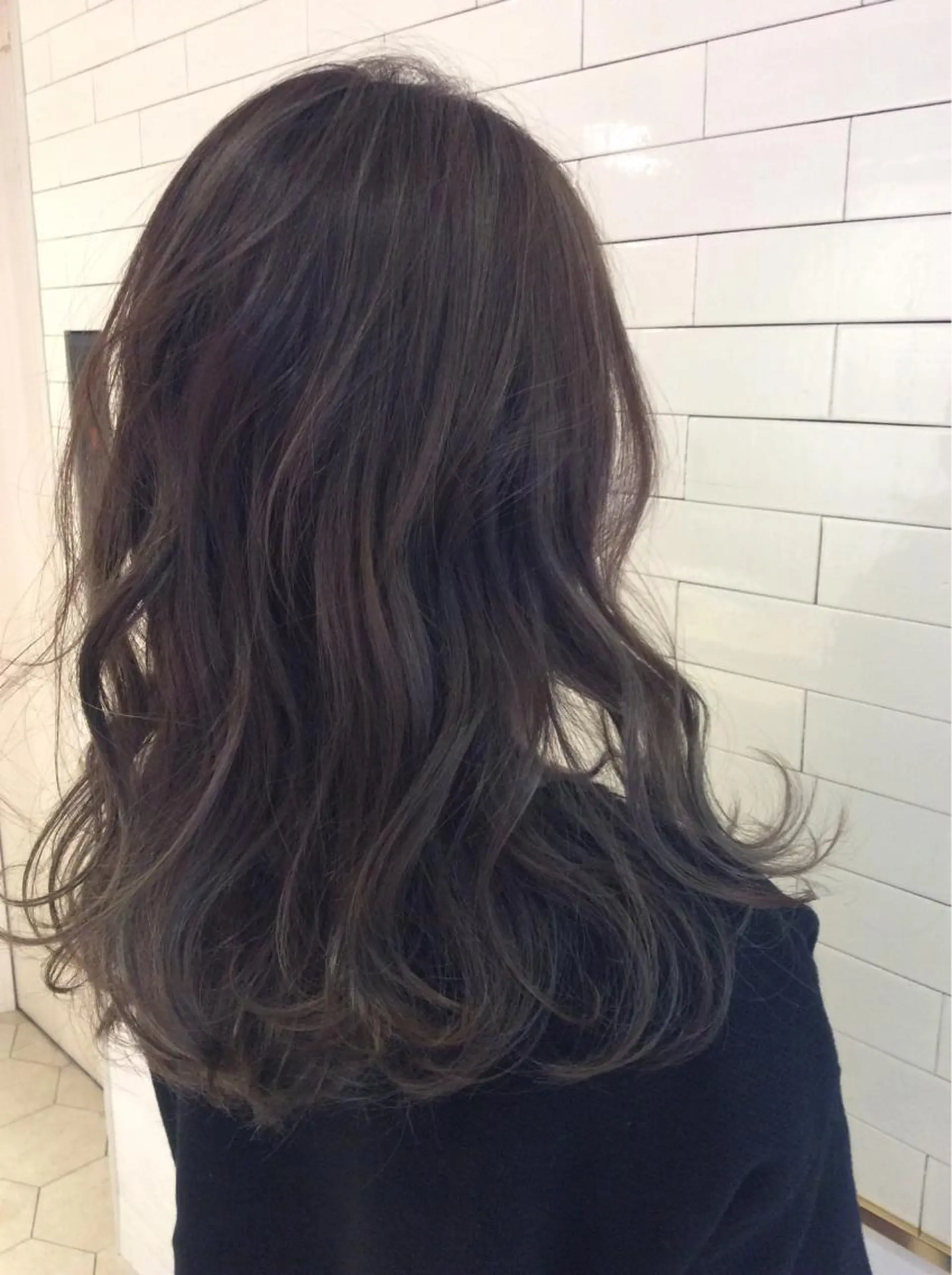 ミディアム カラー グレージュ ハイライトカラー カーキグレージュ ハイライト レイヤーカット× 髪質改善たもりのヘアスタイル