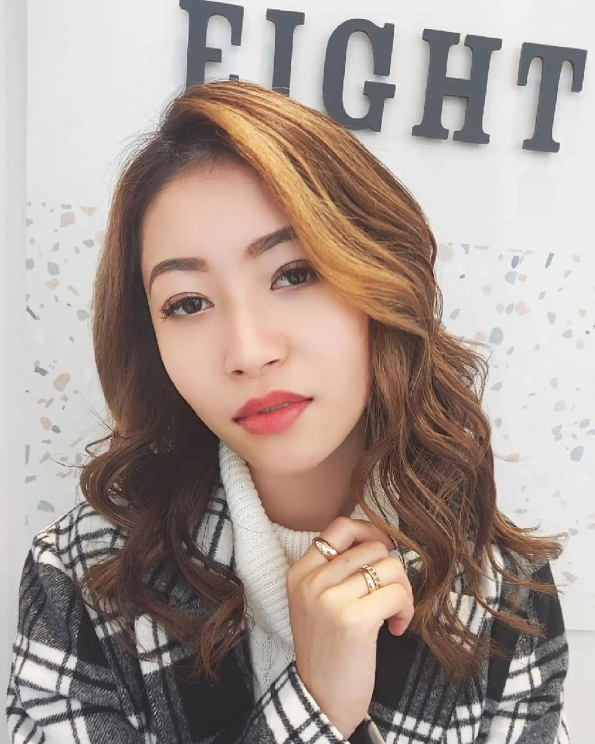 セミロング カラー ミストバング  フェイスフレーミング grow上野御徒町【グロウ】所属・ブリーチ・ハイトーン 特化🎉内山のヘアスタイル