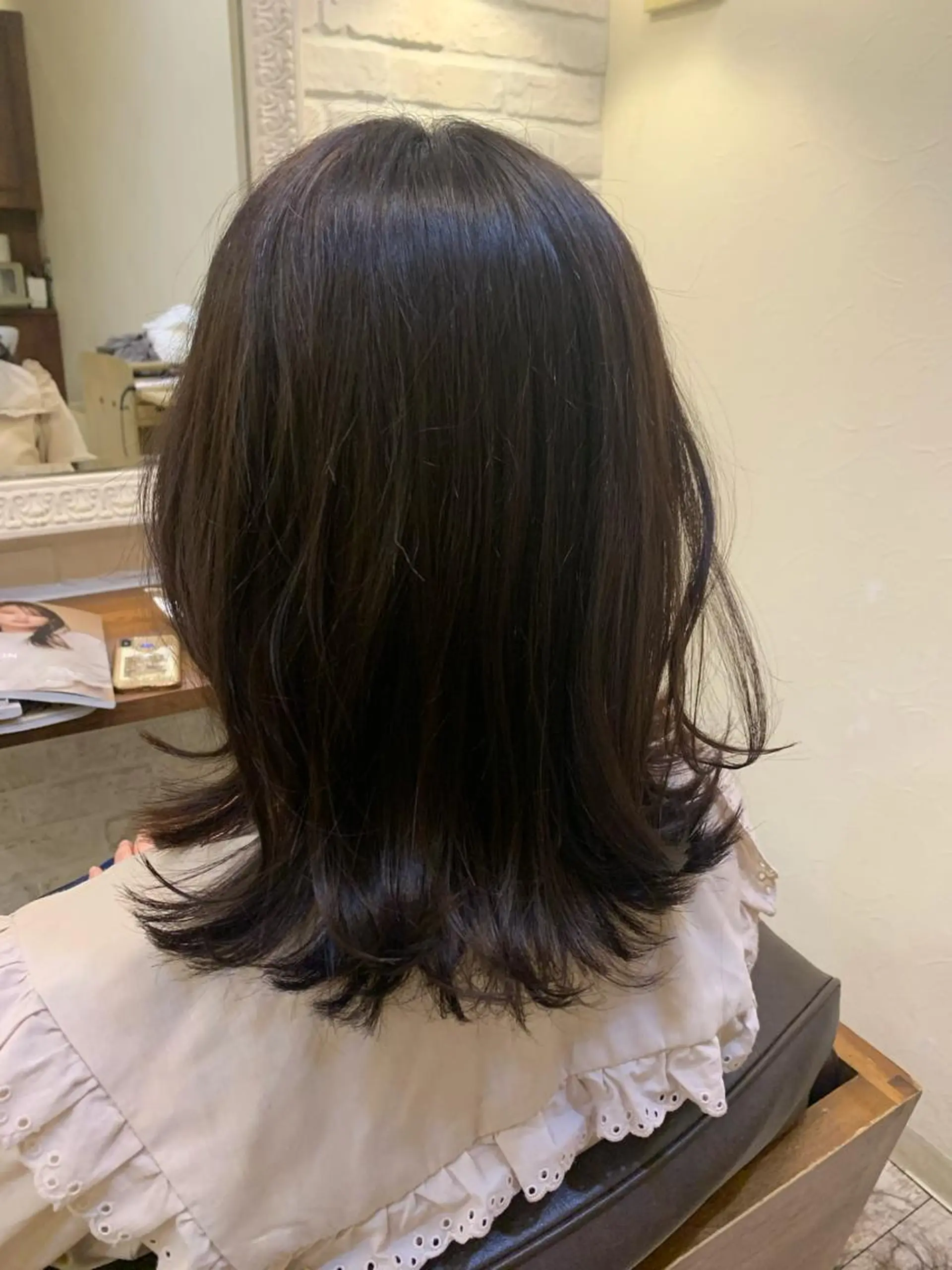 ミディアム カラー ヘアアレンジ ミディアムレイヤー アッシュ レイヤーカット 飯塚 沙衣のヘアスタイル