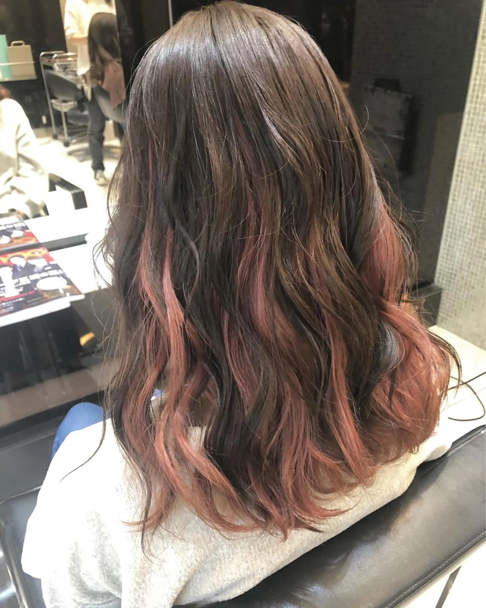 セミロング カラー インナーカラー ピンクカラー 女性リピ90%🍨 🩷佐藤みずきのヘアスタイル