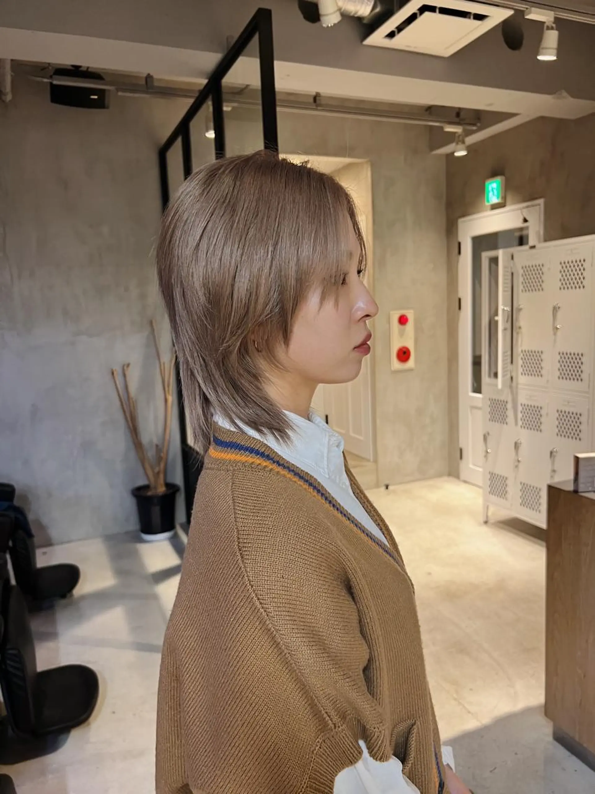 ミディアム カラー パーマ ヘアアレンジ メンズ キッズ ネイル マツエク・マツパ アイブロウ ベージュカラー ミルクティーベージュ カット ヘアカラー ショートヘア原宿 fifth コシのヘアスタイル