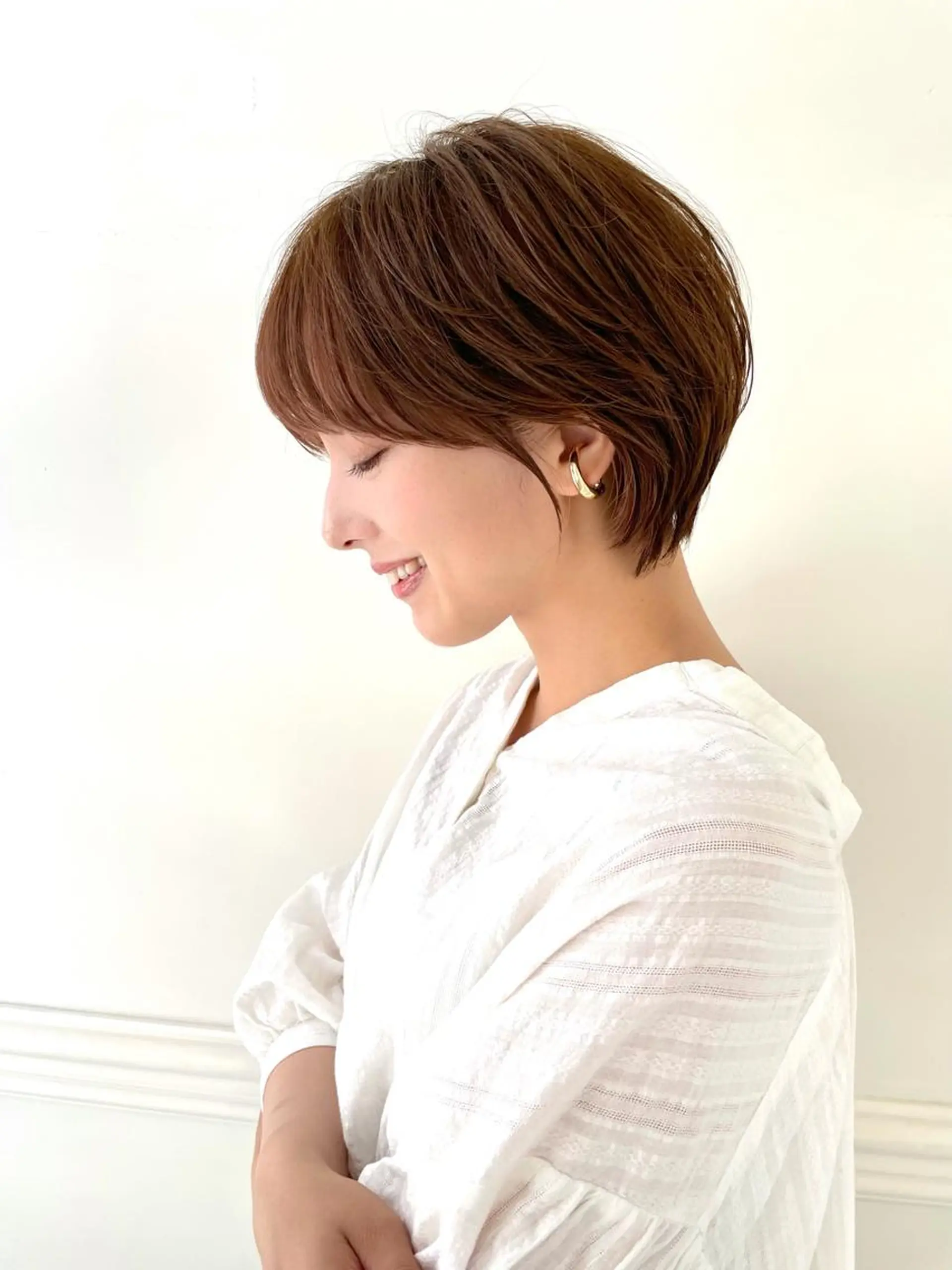 ショート esse大阪茶屋町店所属・レイヤーカット 新井田陽寿のヘアスタイル