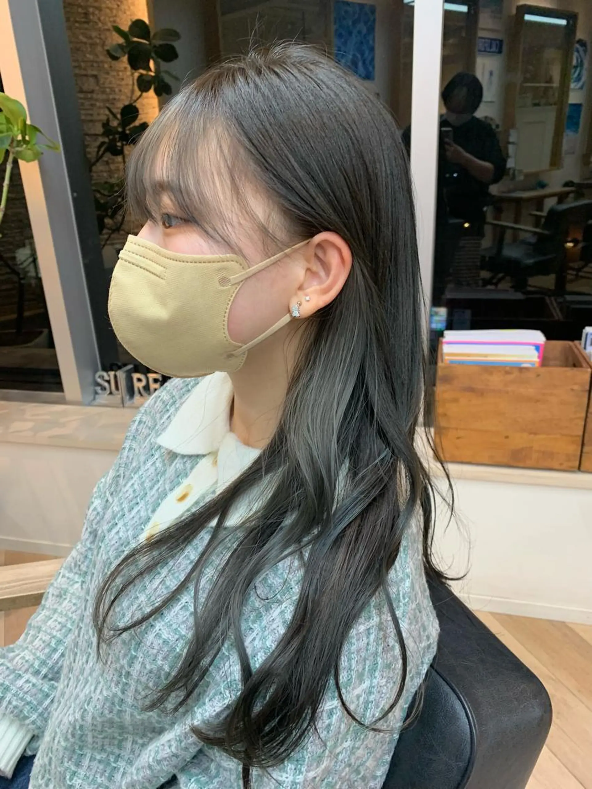 ロング カラー ブリーチ 田中 愛梨のヘアスタイル