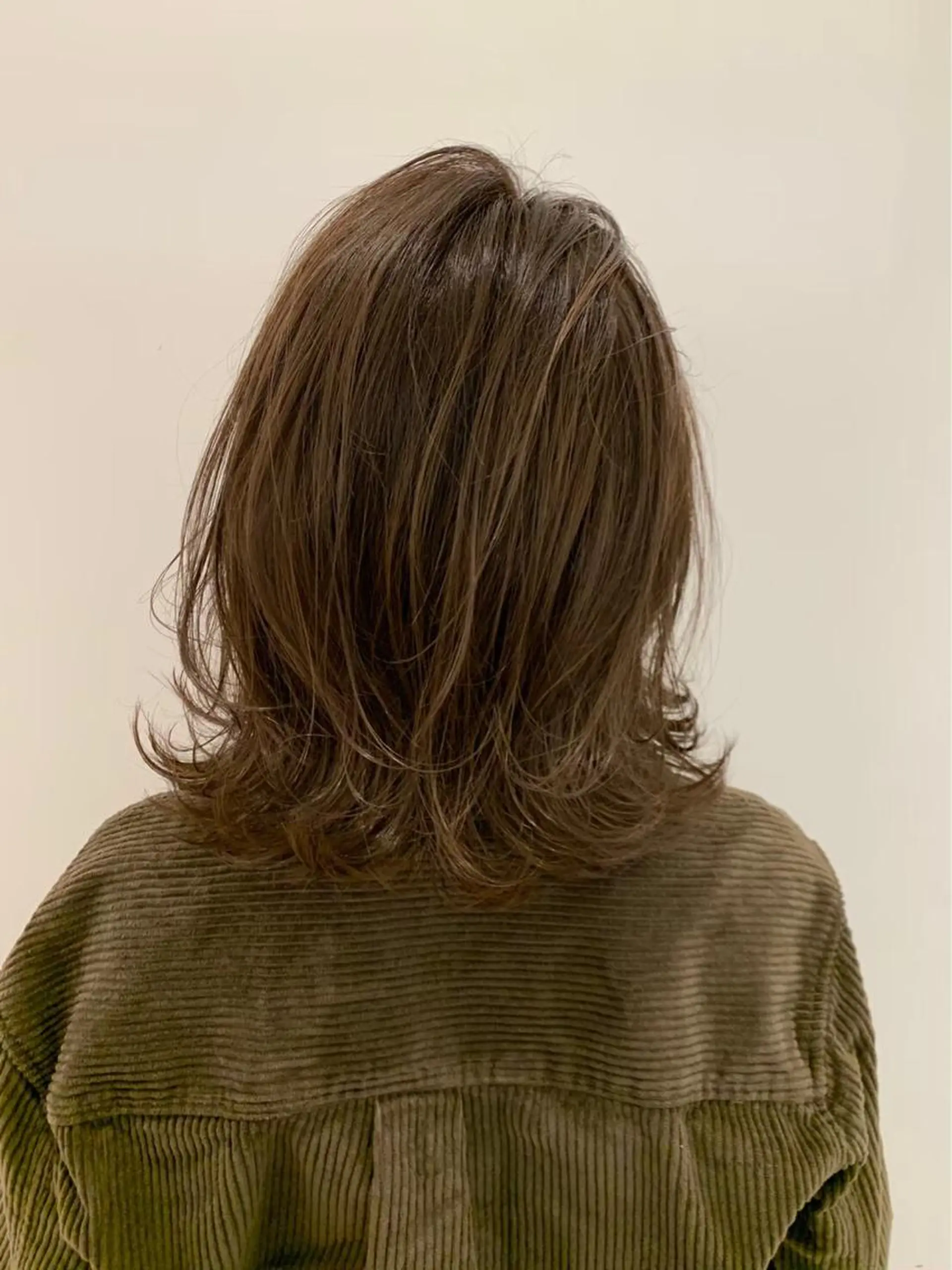 ミディアム カラー LEVIJU なつみのヘアスタイル