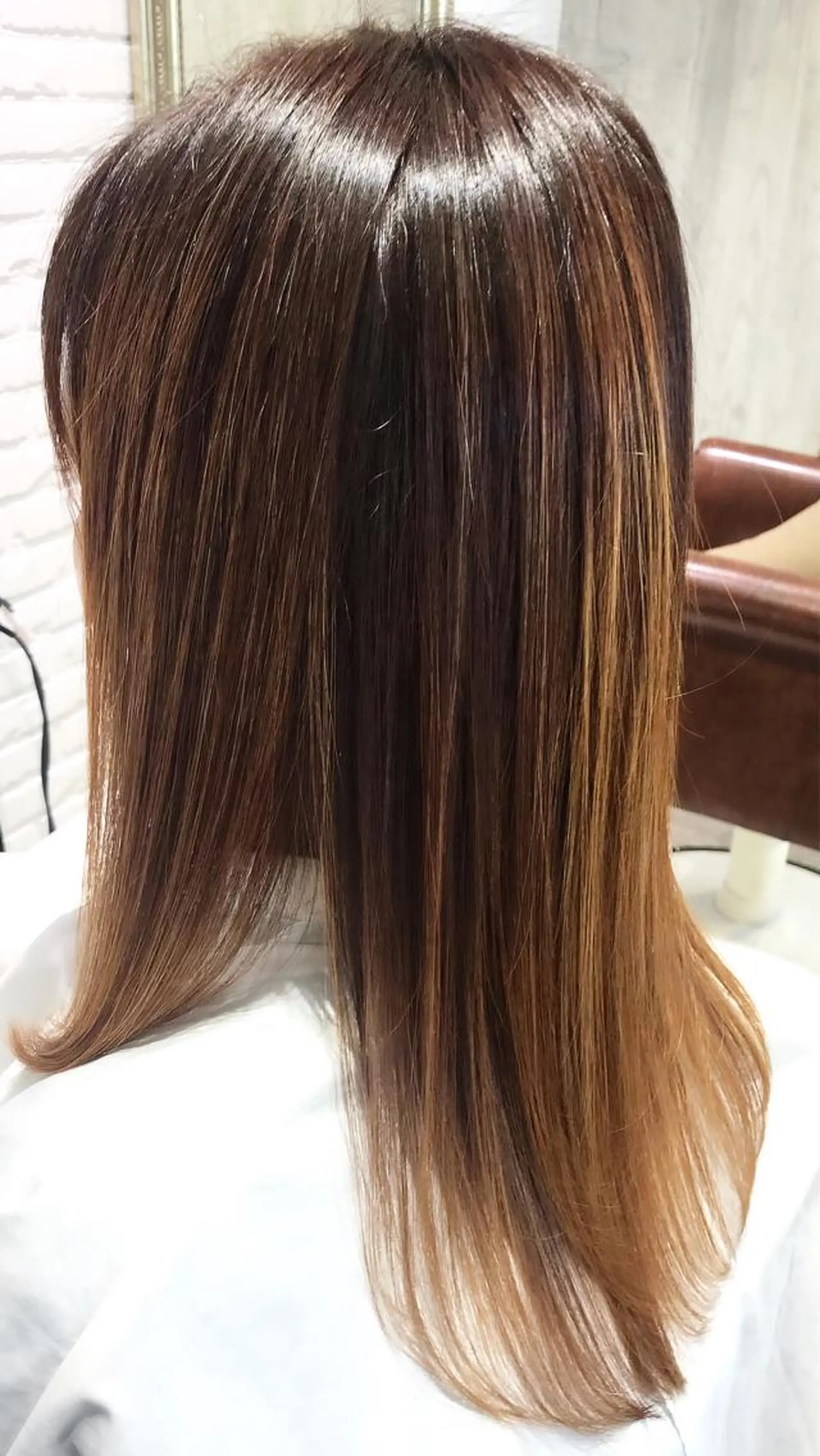 セミロング カラー ブリーチ ハイライトカラー ハイライト トリートメント 酸熱トリートメント Renatus店長 金子裕美のヘアスタイル