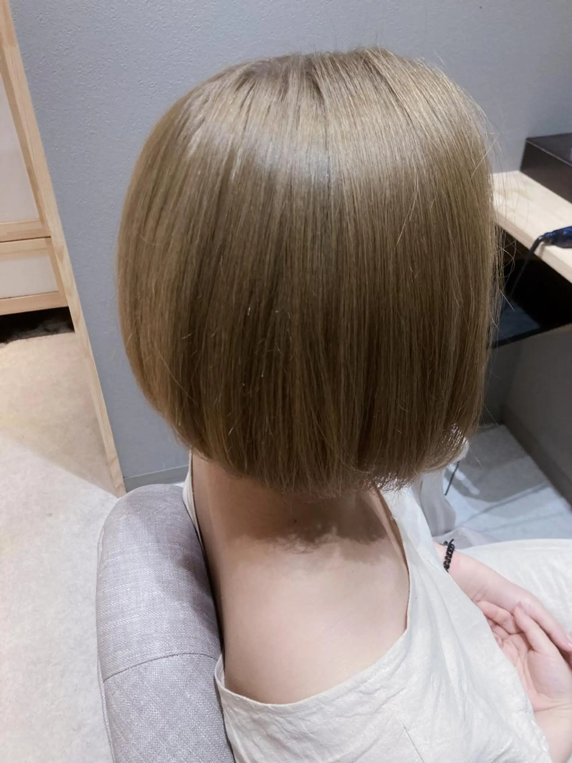 ショート カラー ベージュカラー ミルクティーベージュ ヘアカラー トリートメント 廣瀬 あずさのヘアスタイル