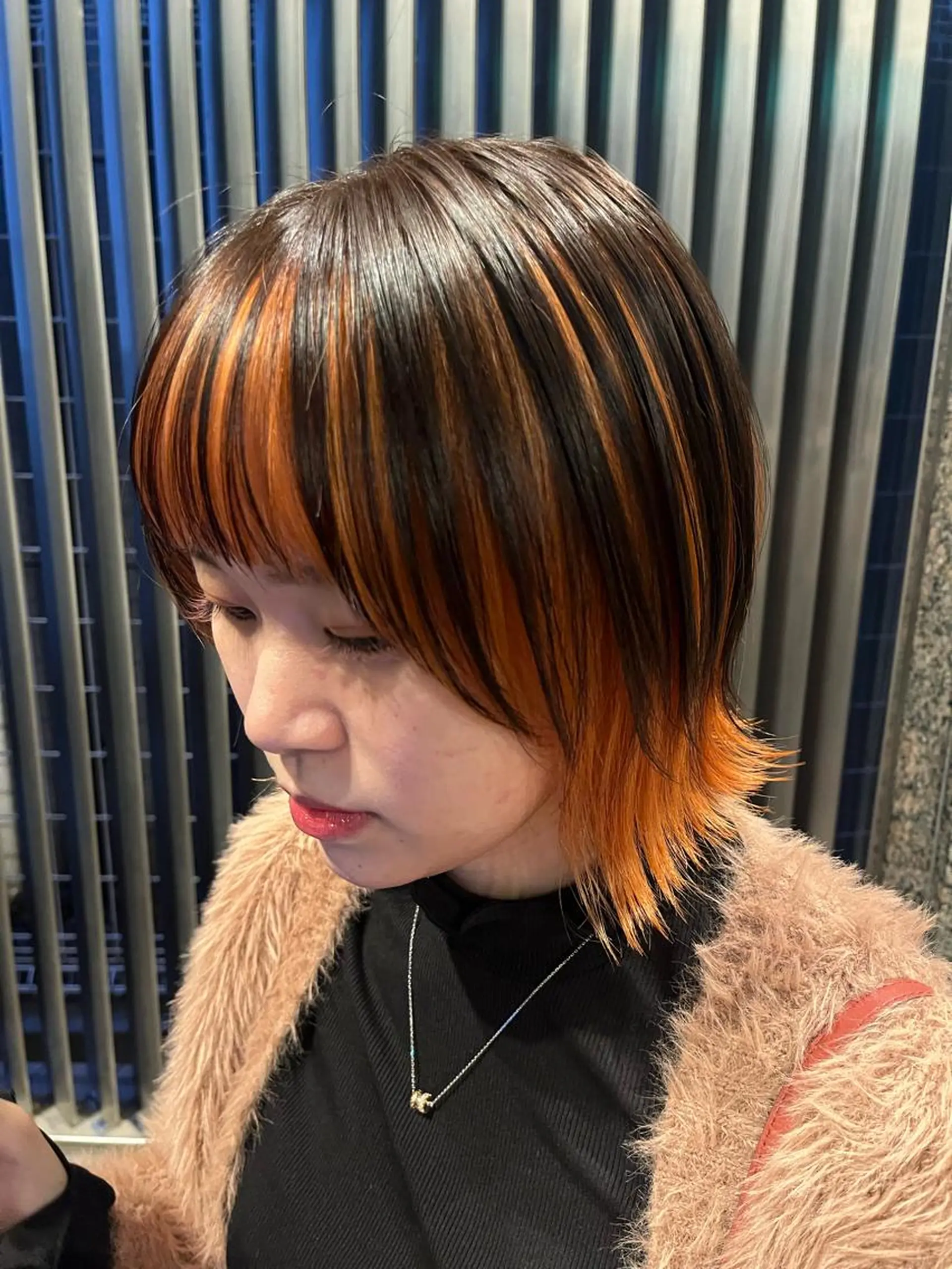 ミディアム カラー インナーカラー オレンジ ウルフカット 長谷川 湧のヘアスタイル