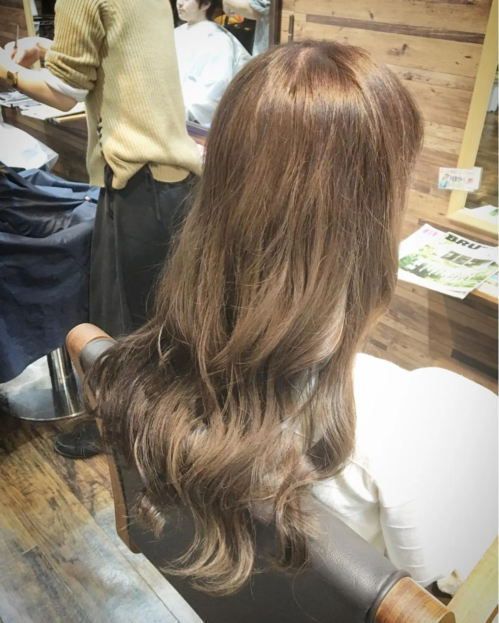 ロング カラー ベージュカラー ミルクティーベージュ MITSU ✂️のヘアスタイル