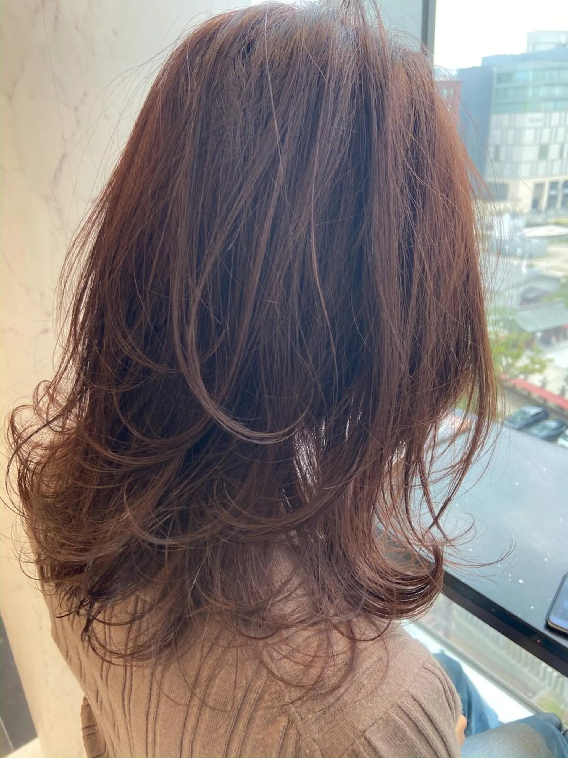 ミディアム カラー レイヤーカット カット ヘアカラー トリートメント ヘッドスパ 小田 莉加子のヘアスタイル