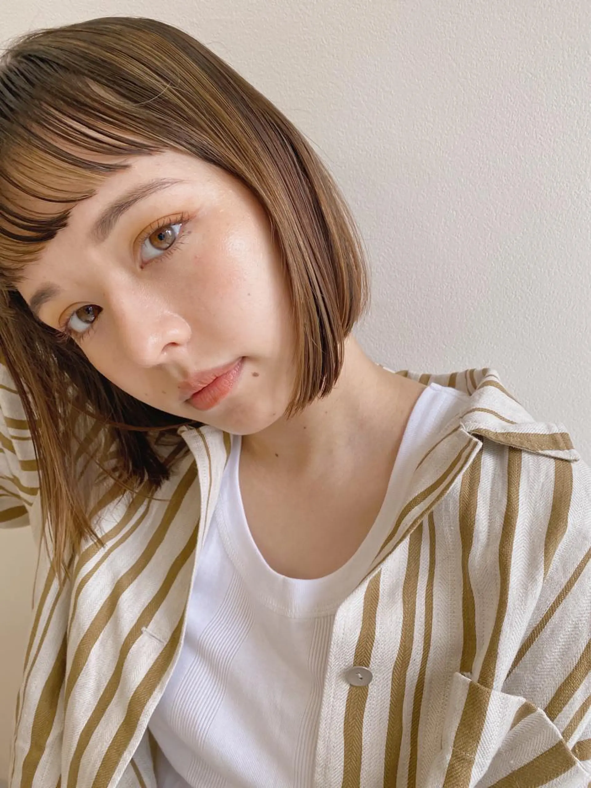 ショート カラー カット ヘアカラー トリートメント 顔周りレイヤー/韓国 ブリーチminamiのヘアスタイル