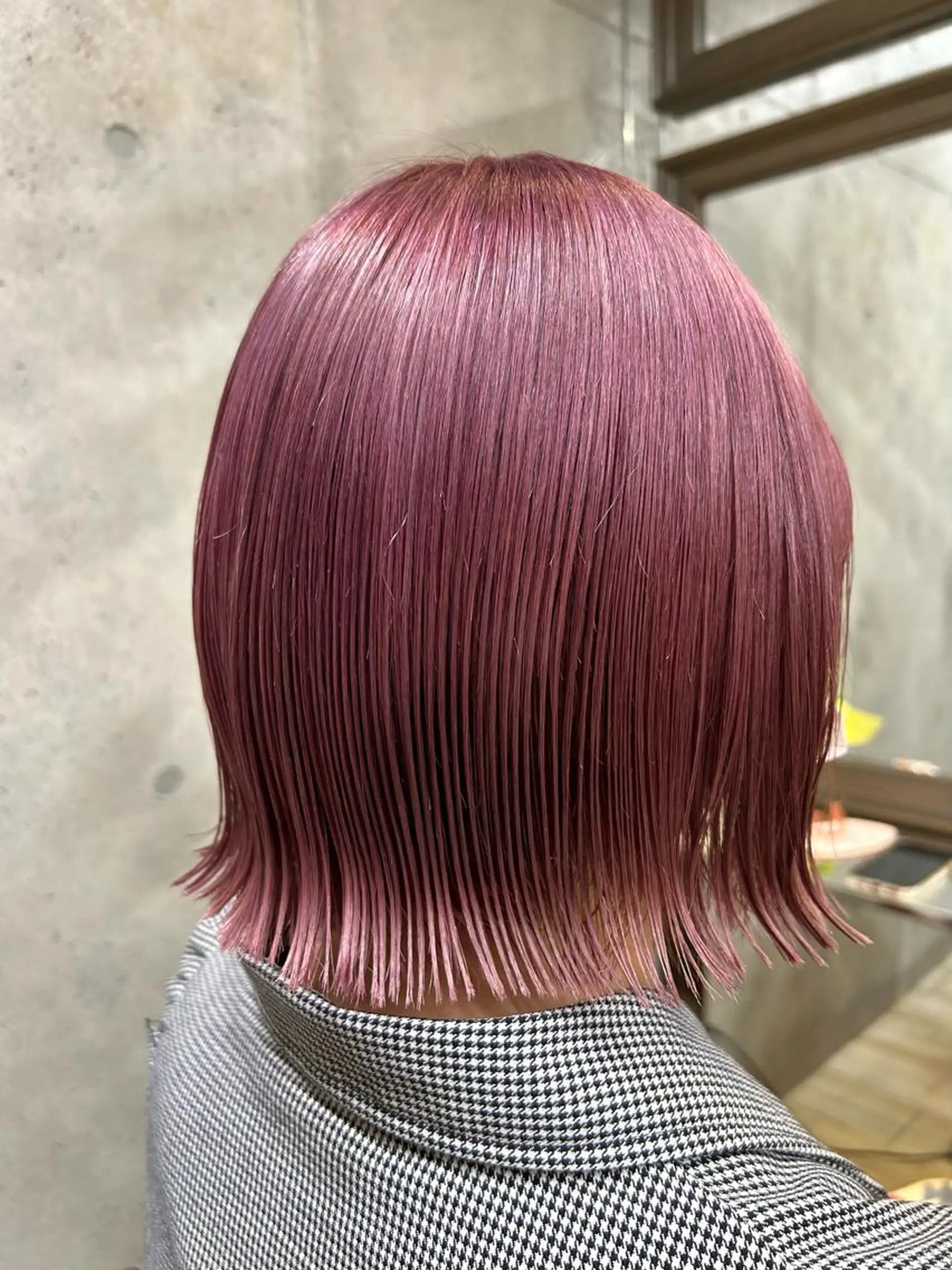 ショート カラー 切りっぱなしボブ ハイトーンカラー ボブ デザインカラー/ kanae🌱のヘアスタイル