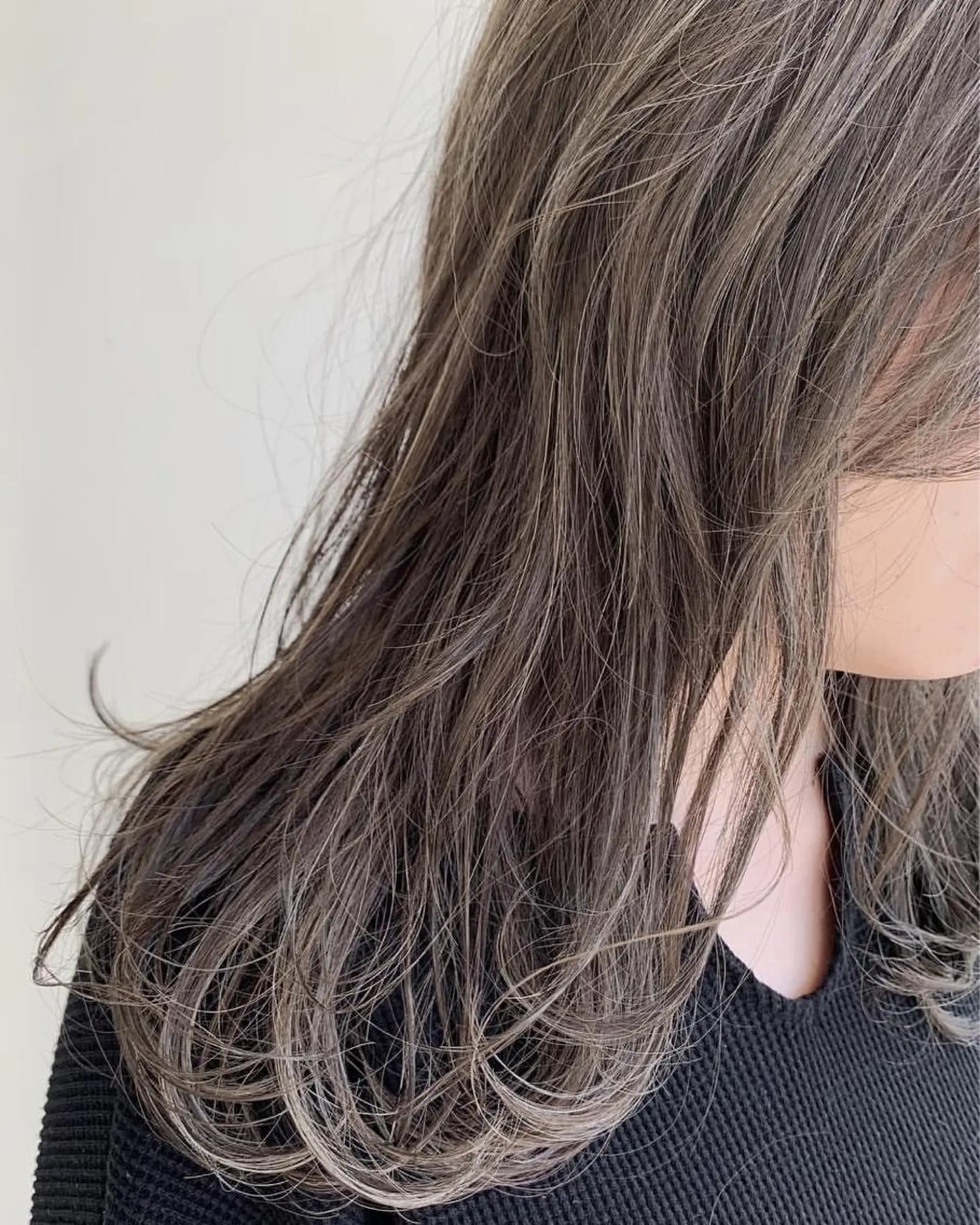 ミディアム カラー アッシュ アッシュグレー ハイライトカラー ハイライト salon m ni サロンマーニ所属・久保田 一のヘアスタイル