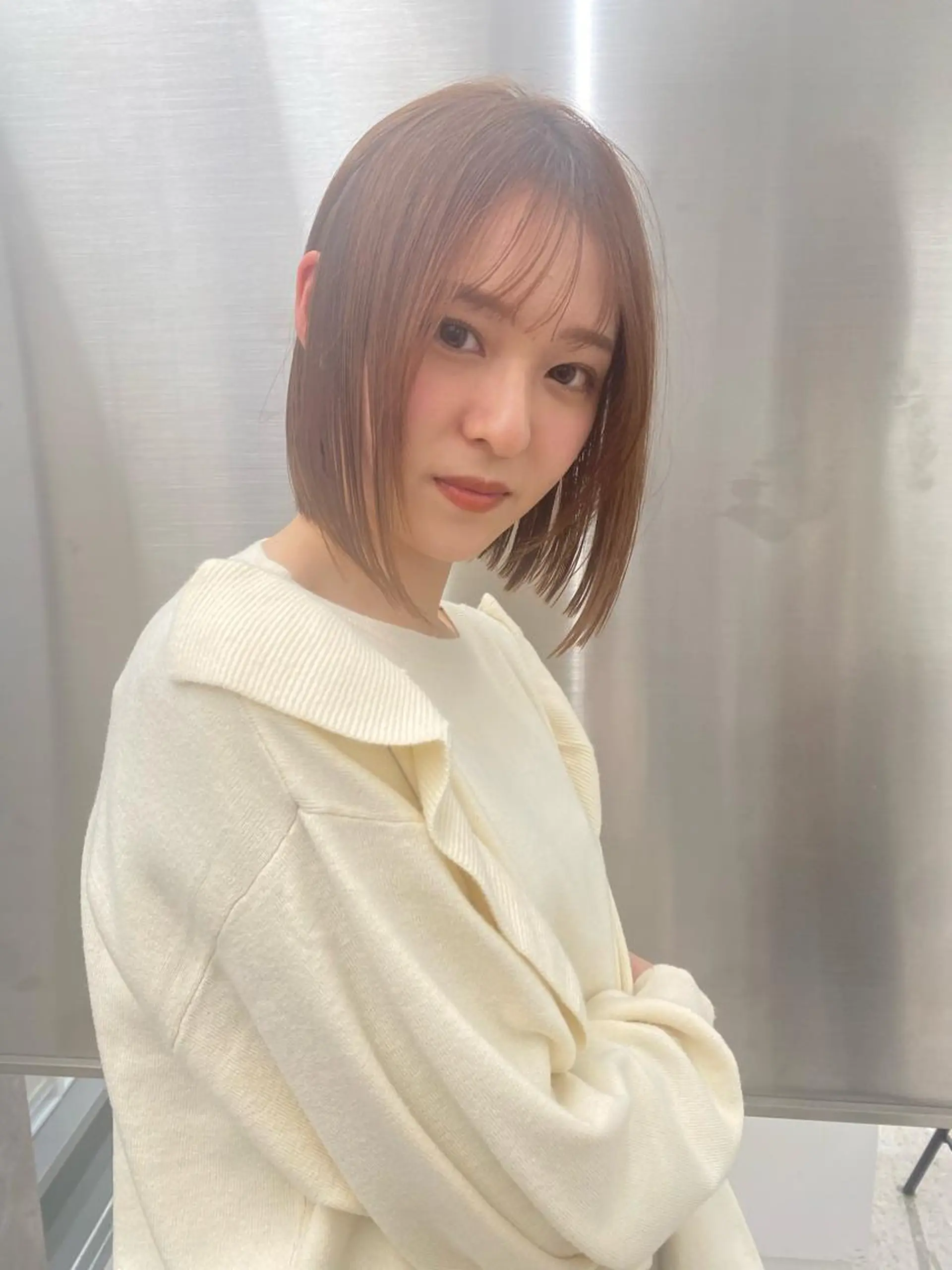 ショート カラー ヘアアレンジ 切りっぱなしボブ ベージュカラー ハイトーンカラー インナーカラー ピンクカラー 🌿ブリーチ/髪質 改善/🌿‬JINのヘアスタイル