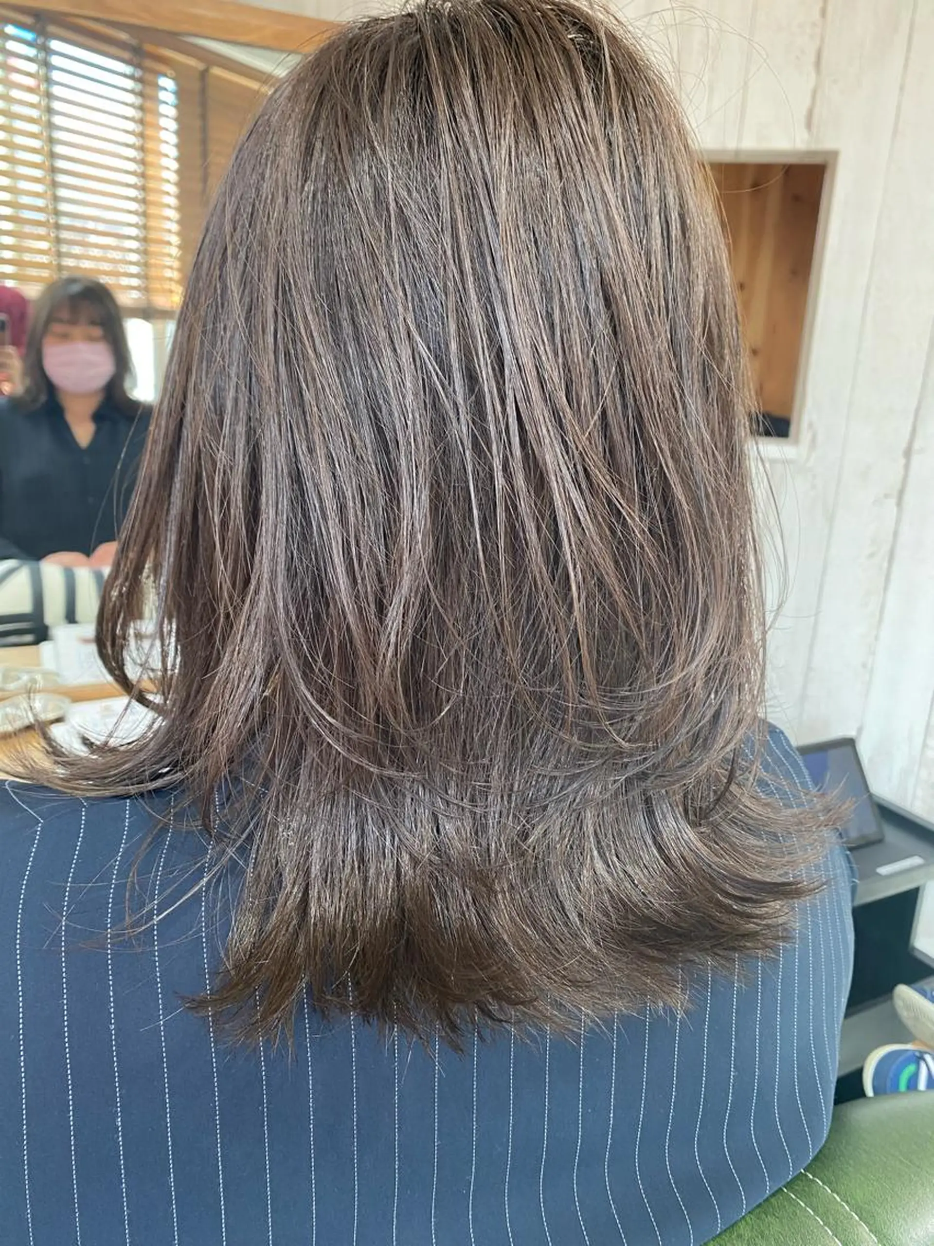 セミロング アッシュ ラベンダーベージュ ハイライト カット ヘアカラー トリートメント 【髪質改善・艶髪 ・ハイライト】ハナカのヘアスタイル