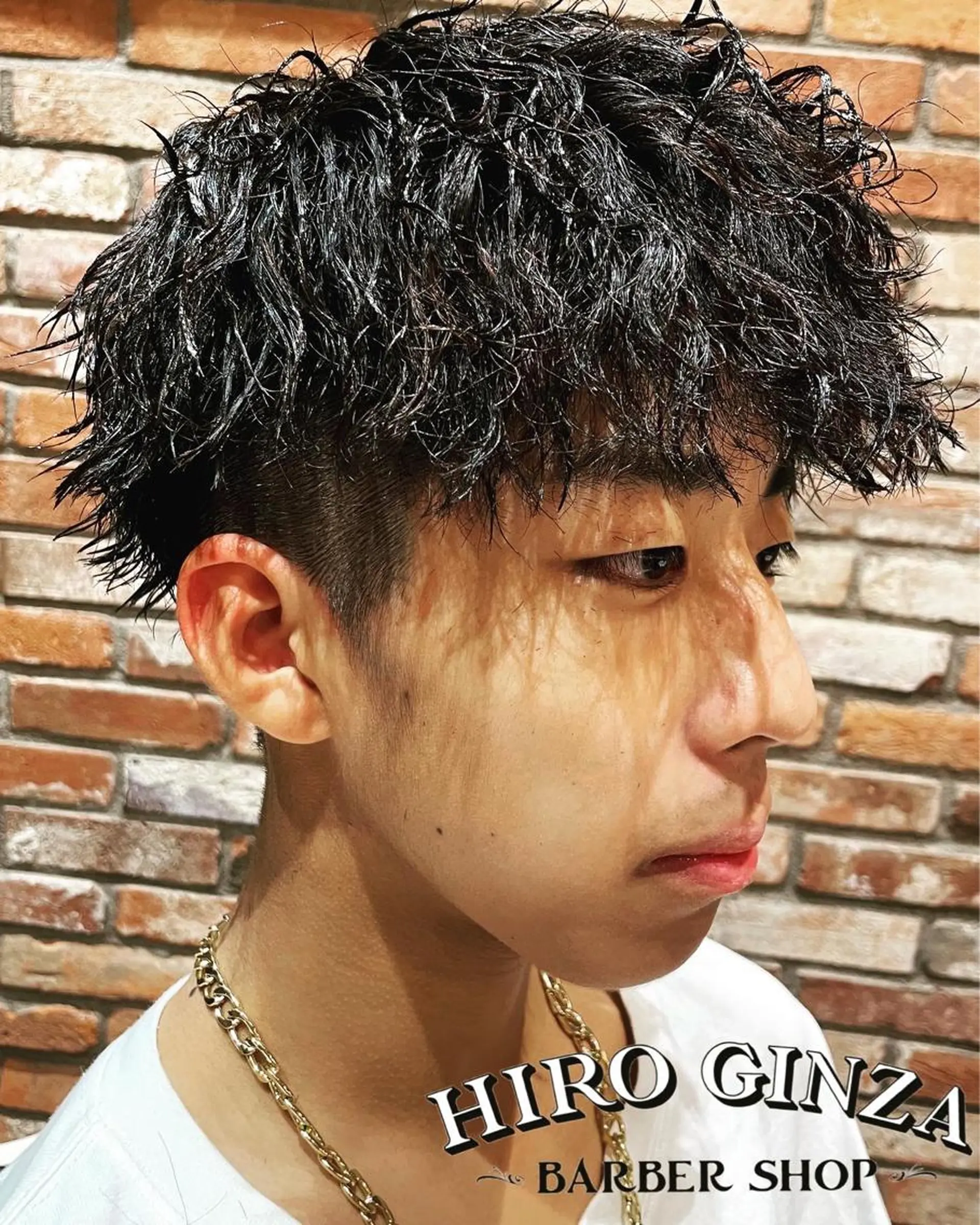 ミディアム パーマ ヘアアレンジ メンズ ミディアムパーマ メンズパーマ ツイストスパイラルパーマ スパイラルパーマ ヒロ銀座BARBERSHOP丸の内店所属・ヒロ銀座　石川 昂のヘアスタイル