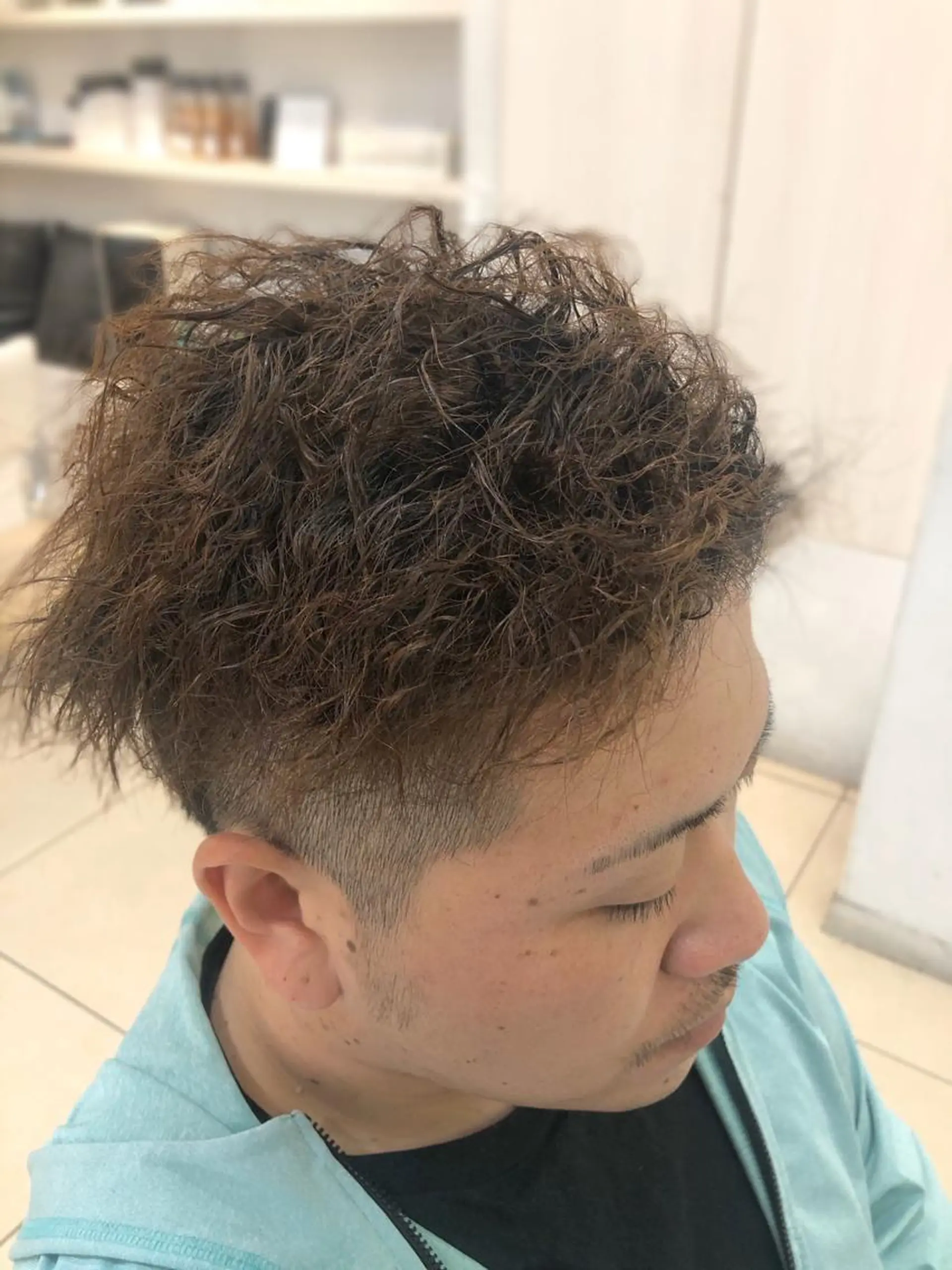 ショート パーマ メンズ メンズパーマ メンズツイストパーマ ツイストパーマ カット パーマ カルマ・ニュアンス パーマ　須田龍世のヘアスタイル