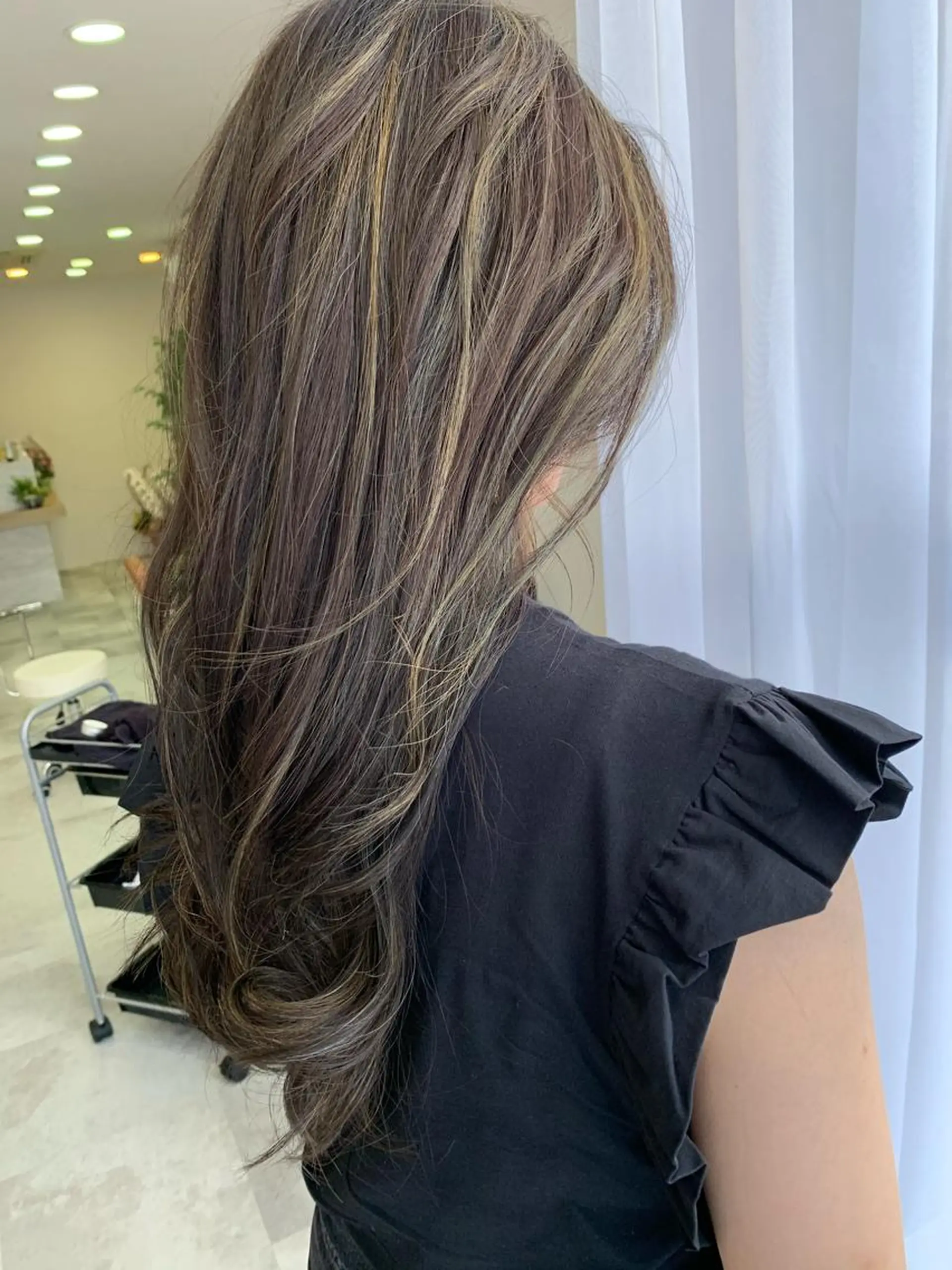 ロング カラー アッシュ ブリーチ ケアブリーチ 透明感カラー ダブルカラー カット トリートメント モリシュンスケ /レイヤー/髪質改善のヘアスタイル