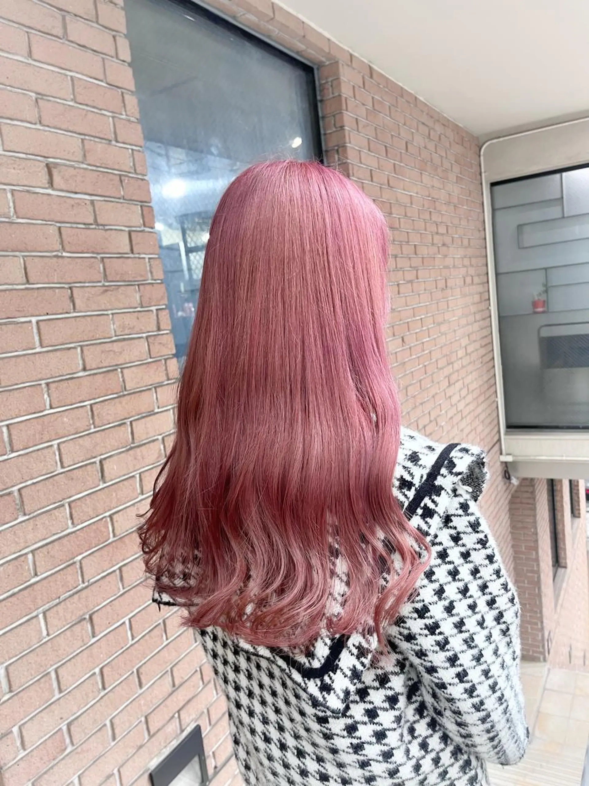 ロング カラー ヘアアレンジ ブリーチ ヘアカラー ピンクカラー🩷 ヘアセットＮＯ.1のヘアスタイル