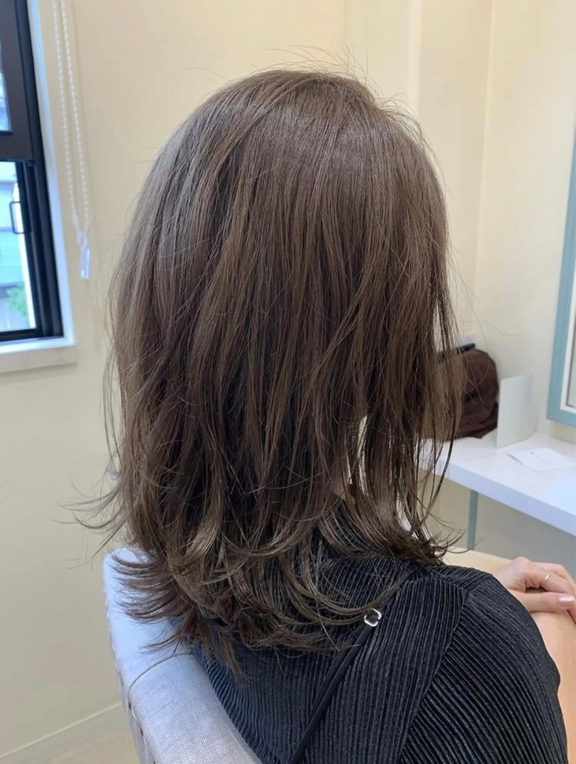 ミディアム カラー グレージュ レイヤーカット カット ヘアカラー トリートメント N'SOL戸田店 加藤颯馬のヘアスタイル