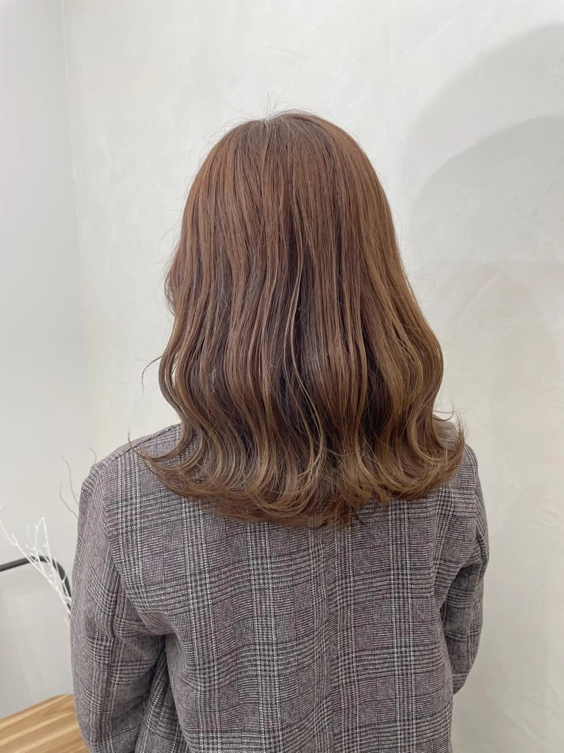 カラー 尾形 日和のヘアスタイル