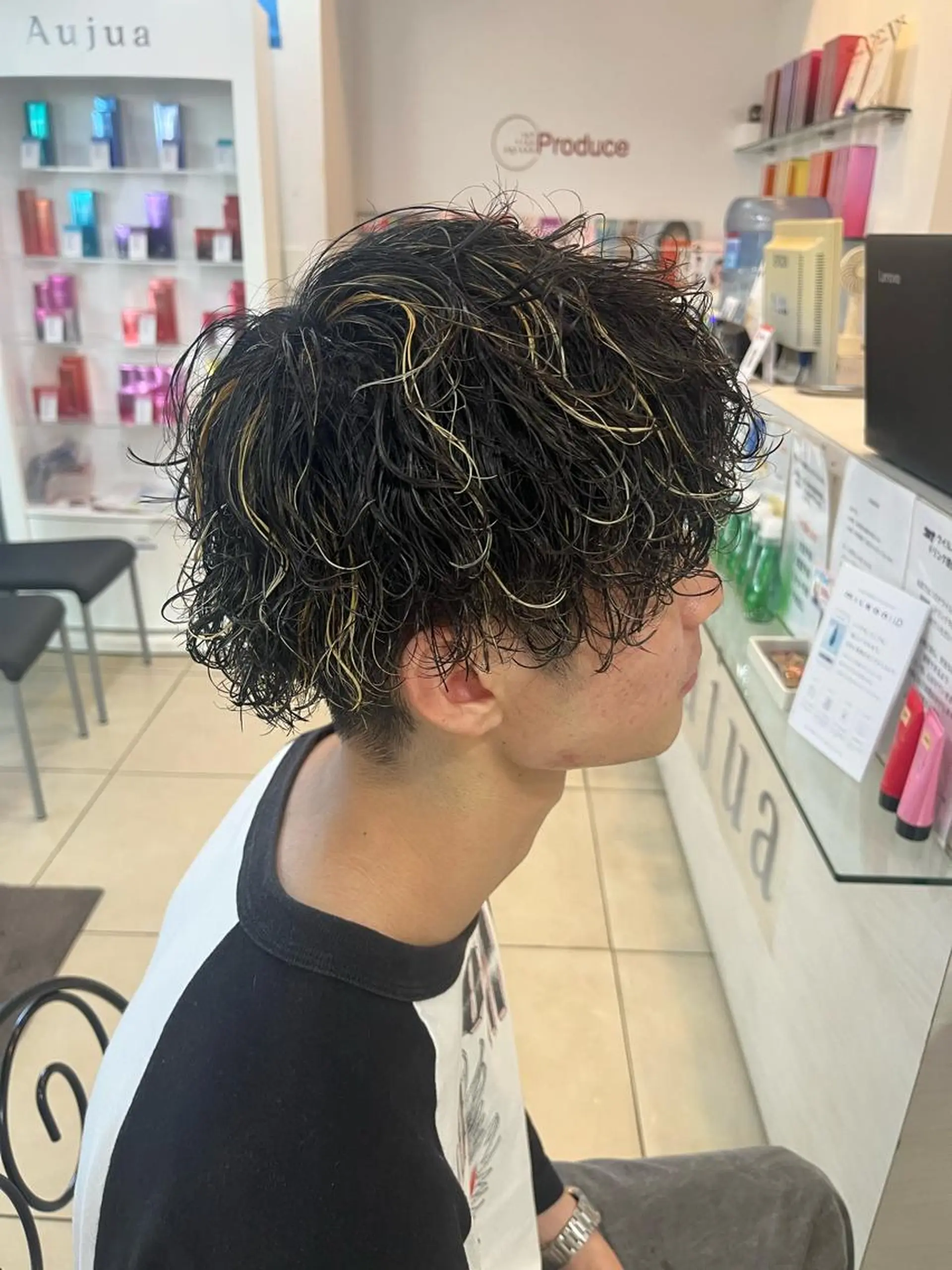 ショート カラー パーマ メンズ メンズハイライト 波巻きパーマ ハイライトカラー ハイライト カット ヘアカラー パーマ カルマ・ニュアンス パーマ　須田龍世のヘアスタイル