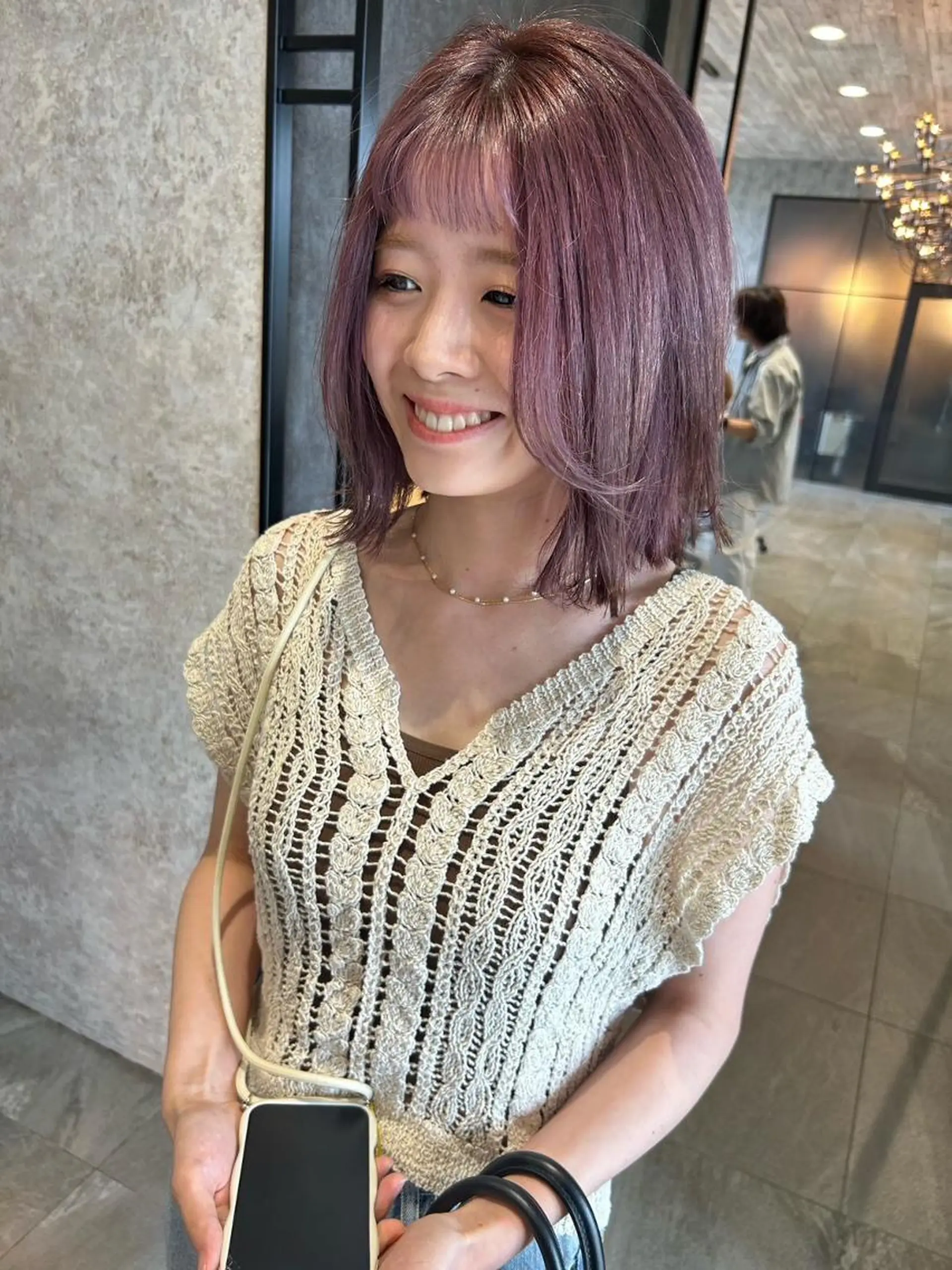 カラー ブリーチ ダブルカラー ブリーチなしカラー ヘアカラー earth ノノカ 柔らかベージュカラーのヘアスタイル