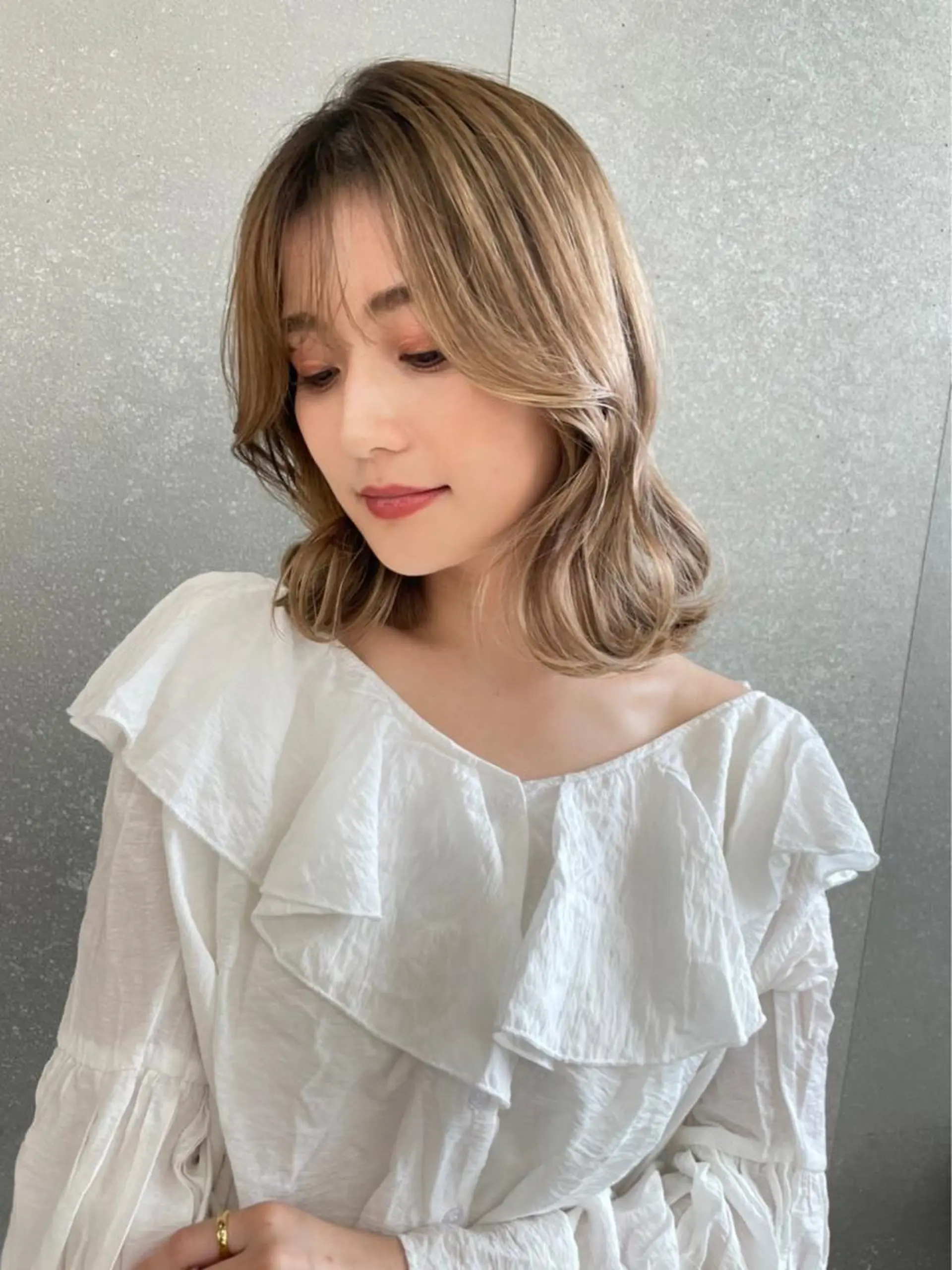 ミディアム くびれヘア カット ヘアカラー トリートメント ヘアセット サロウィン池袋店所属・マンツーマン施術 山口つよしのヘアスタイル