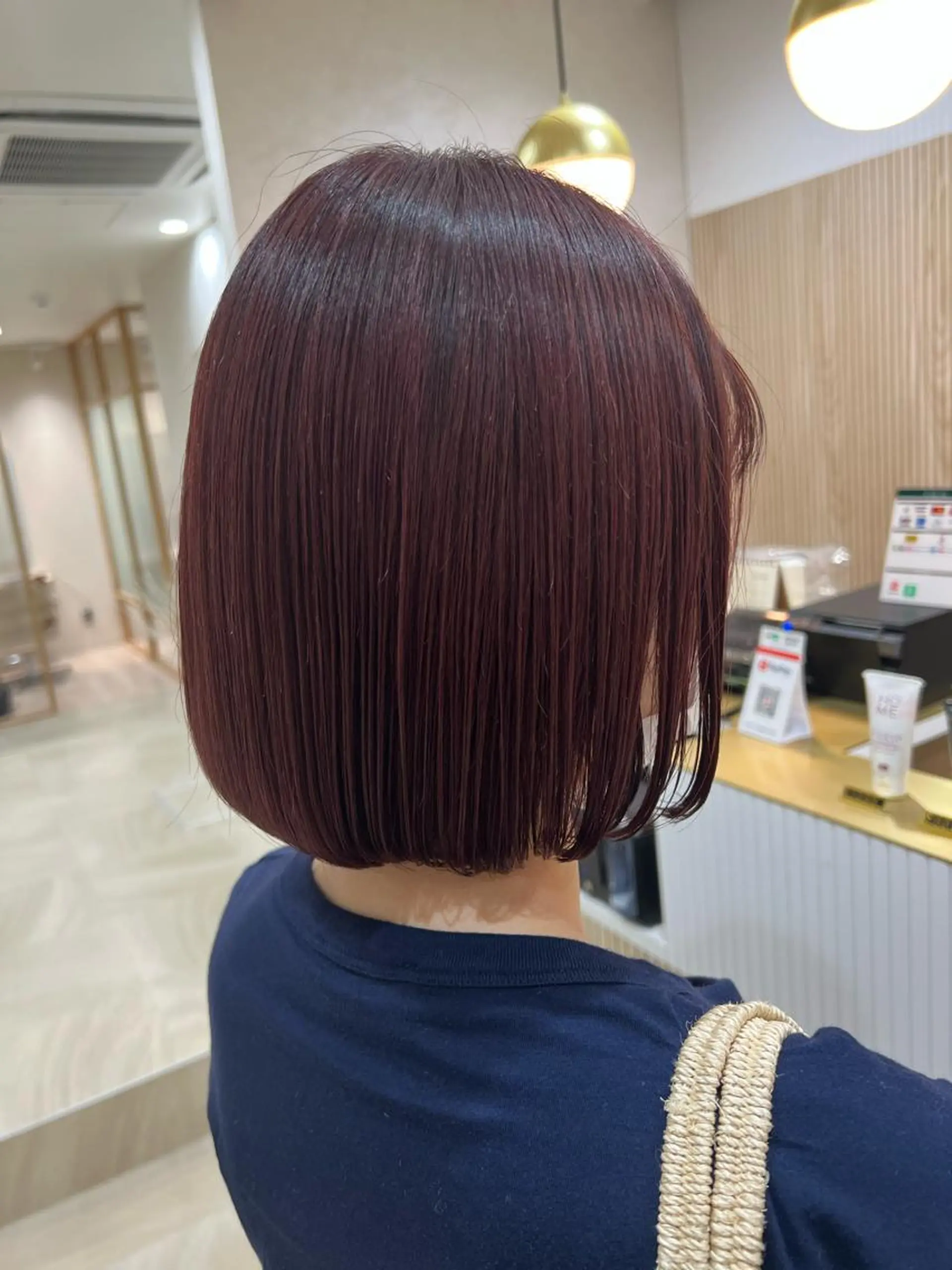 ミディアム カット ヘアカラー トリートメント ヘッドスパ mina .のヘアスタイル
