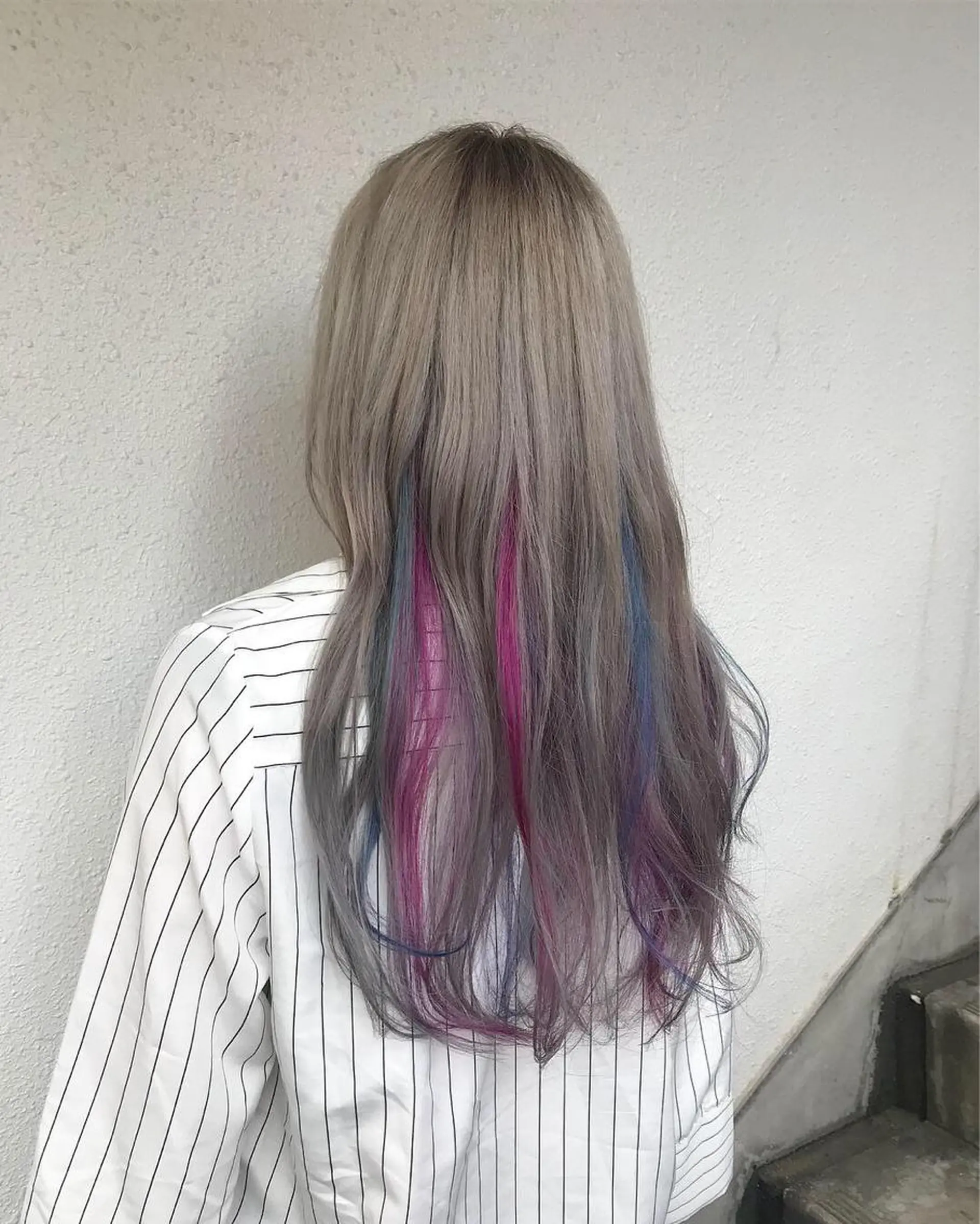 ロング カラー ブリーチ ブルーカラー ハイライトカラー インナーカラー ピンクカラー インナーカラー/天神 ブリーチ/吉田のヘアスタイル