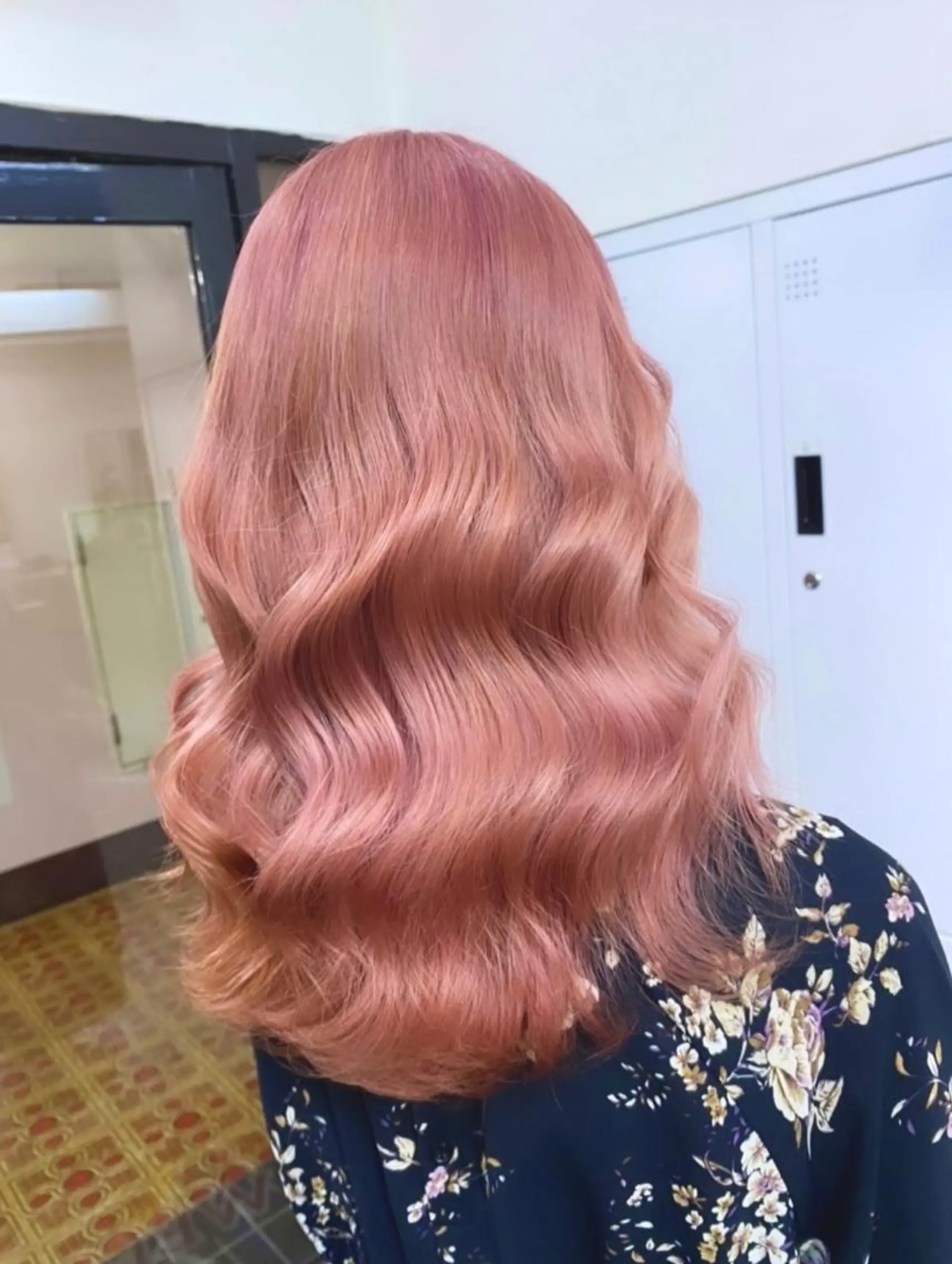 セミロング カラー ブリーチ ケアブリーチ ヘアカラー 🧠U-topia 西村彩🧠のヘアスタイル