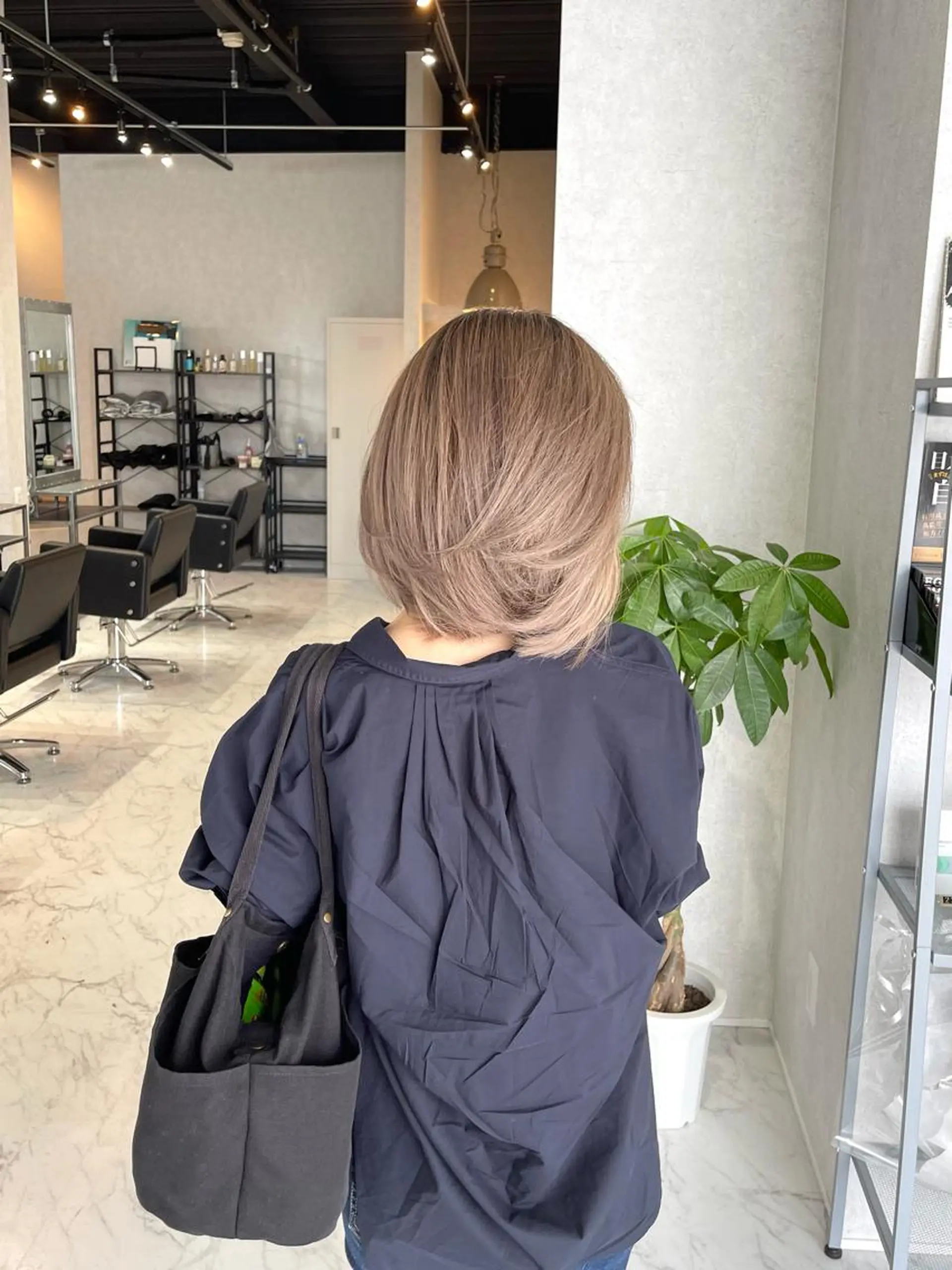 ミディアム カラー ヘアアレンジ バレイヤージュ デザインカラー ハイライトカラー 外国人風カラー ハイライト アンドウ ユウ/ レイヤーカット/韓国のヘアスタイル