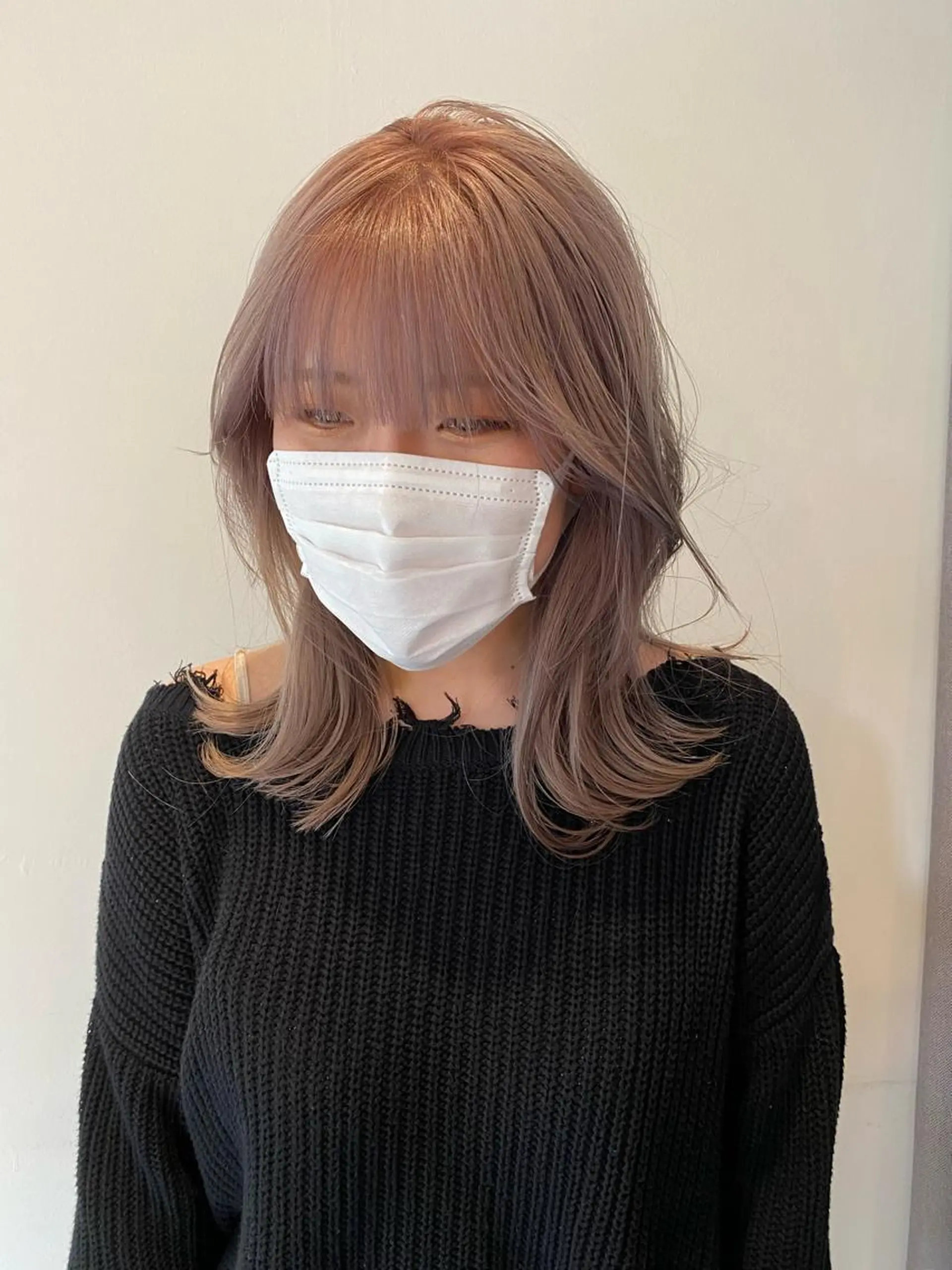 ミディアム カラー ベージュカラー ブリーチ ハイトーンカラー ミルクティーベージュ くびれヘア 綺麗で可愛い艶カラー カワモトユウキのヘアスタイル