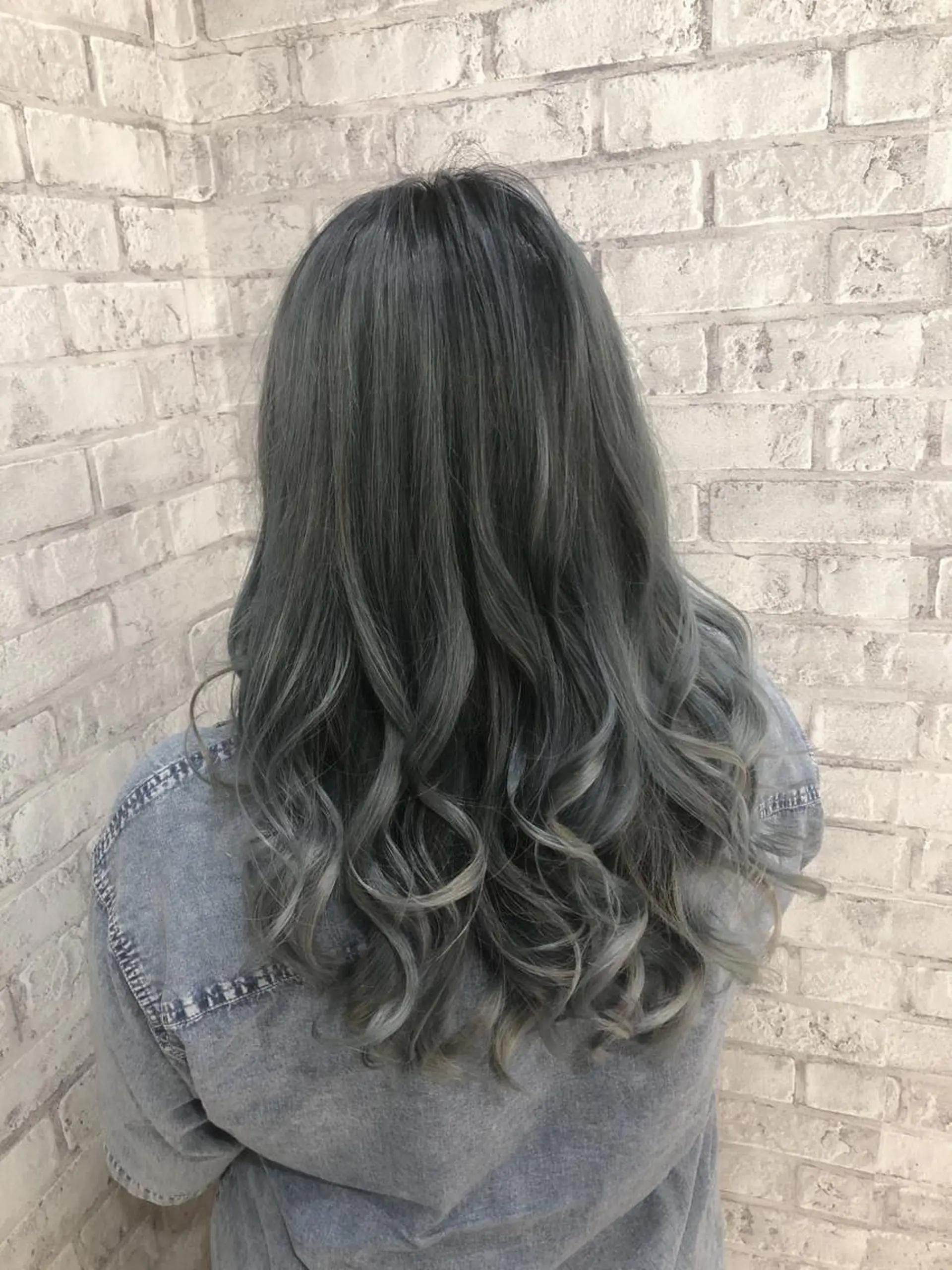 セミロング カラー ヘアアレンジ ヘアカラー トリートメント 秋山 幸太のヘアスタイル