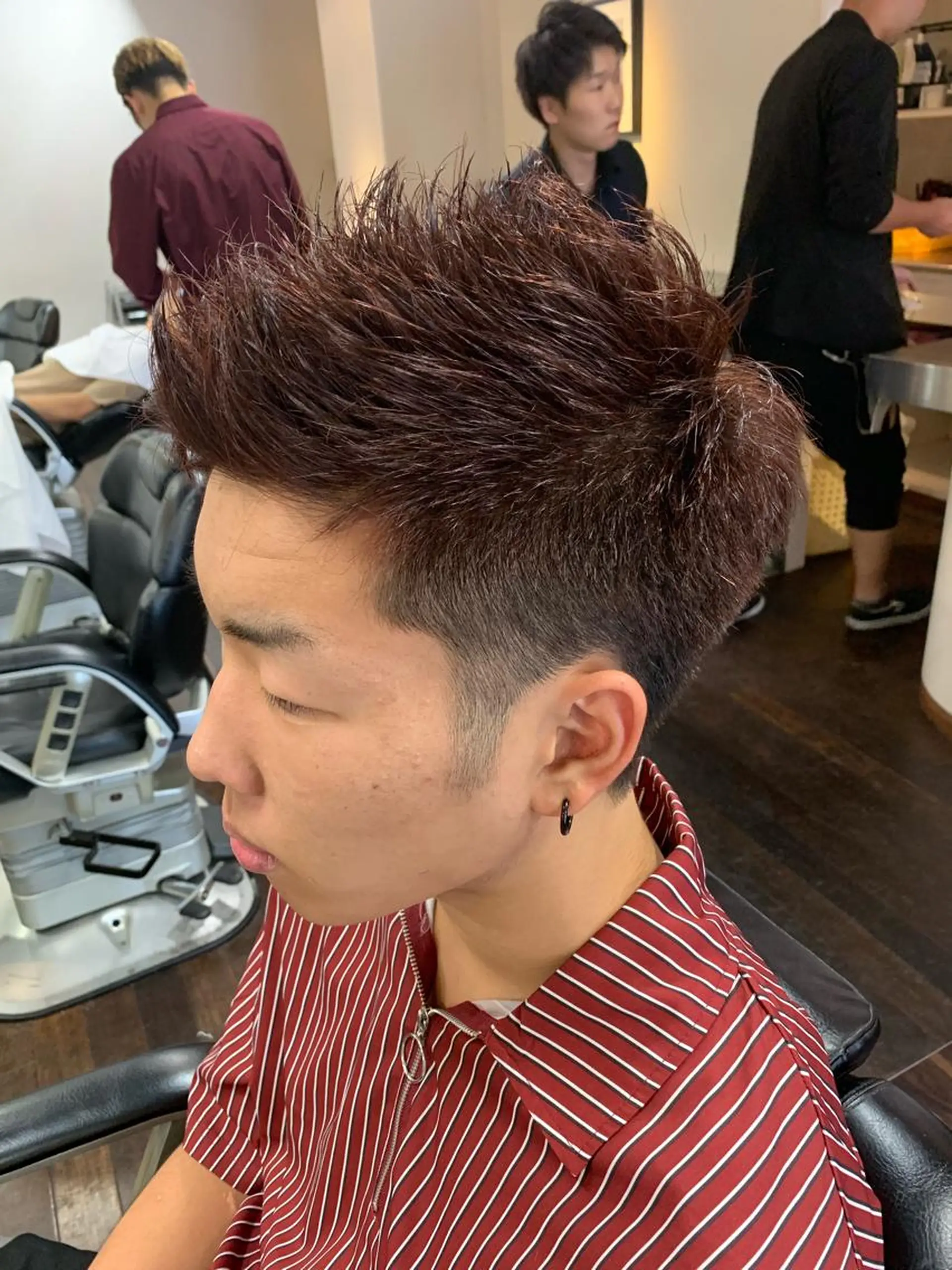 ショート カラー メンズ レッドカラー ショートヘア AKALA HAIR 〜kaui〜所属・向井 優汰のヘアスタイル