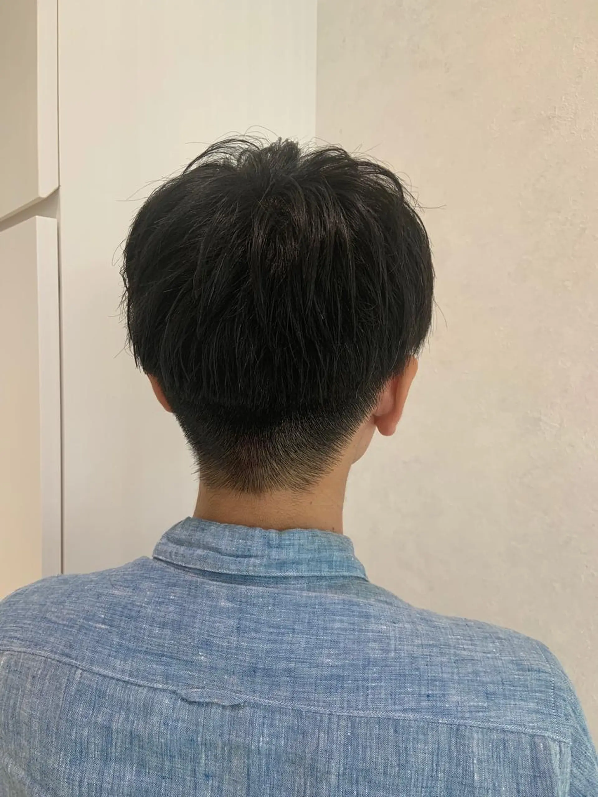 ショート パーマ メンズ ハイトーンカラー🤍 山下 優華のヘアスタイル