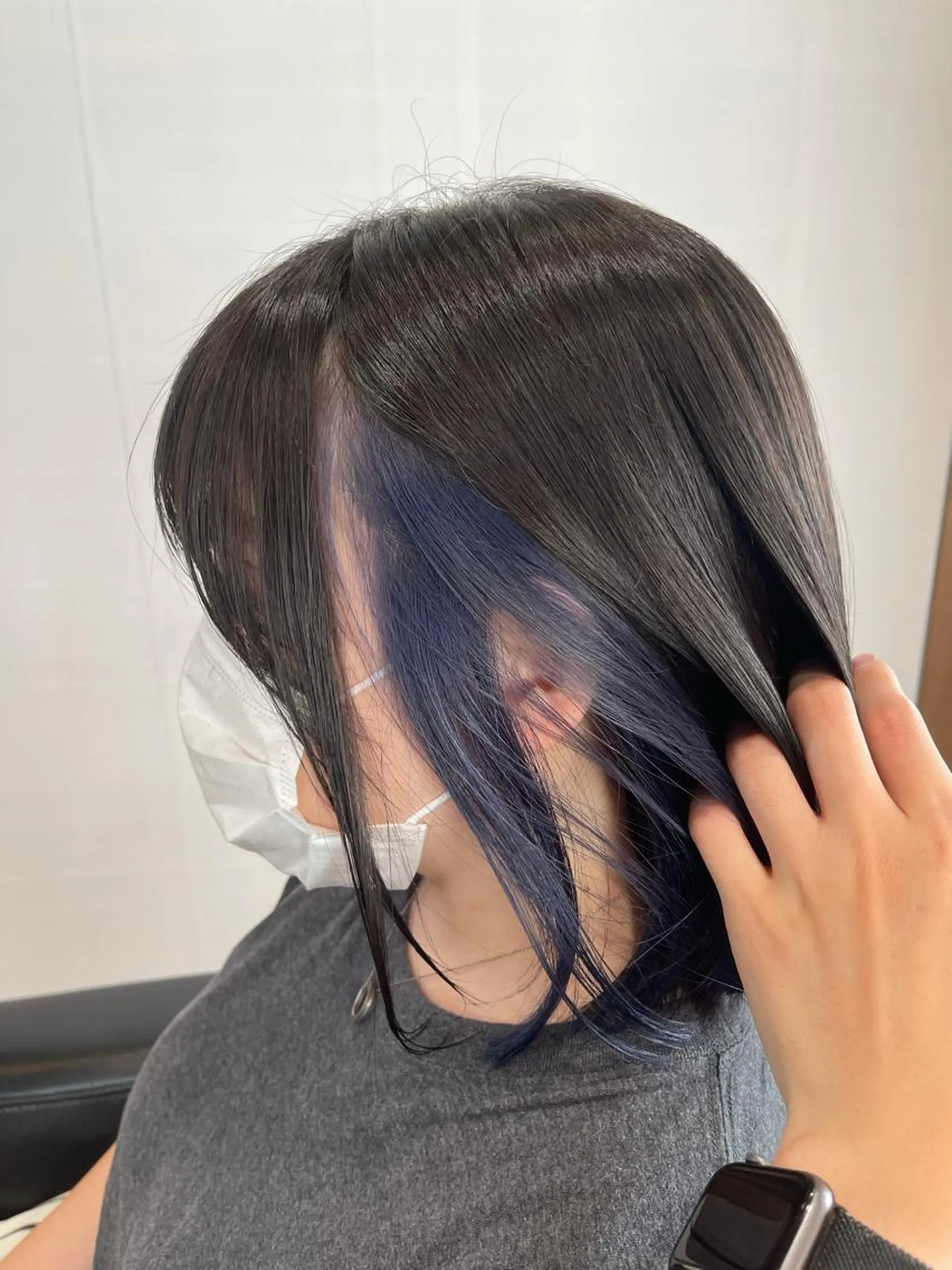 ミディアム カラー ブリーチ イヤリングカラー ネイビーカラー カット ヘアカラー トリートメント ヘアセット 社内1メンズ担当✨ 毛流れパーマ鈴木瑛也のヘアスタイル