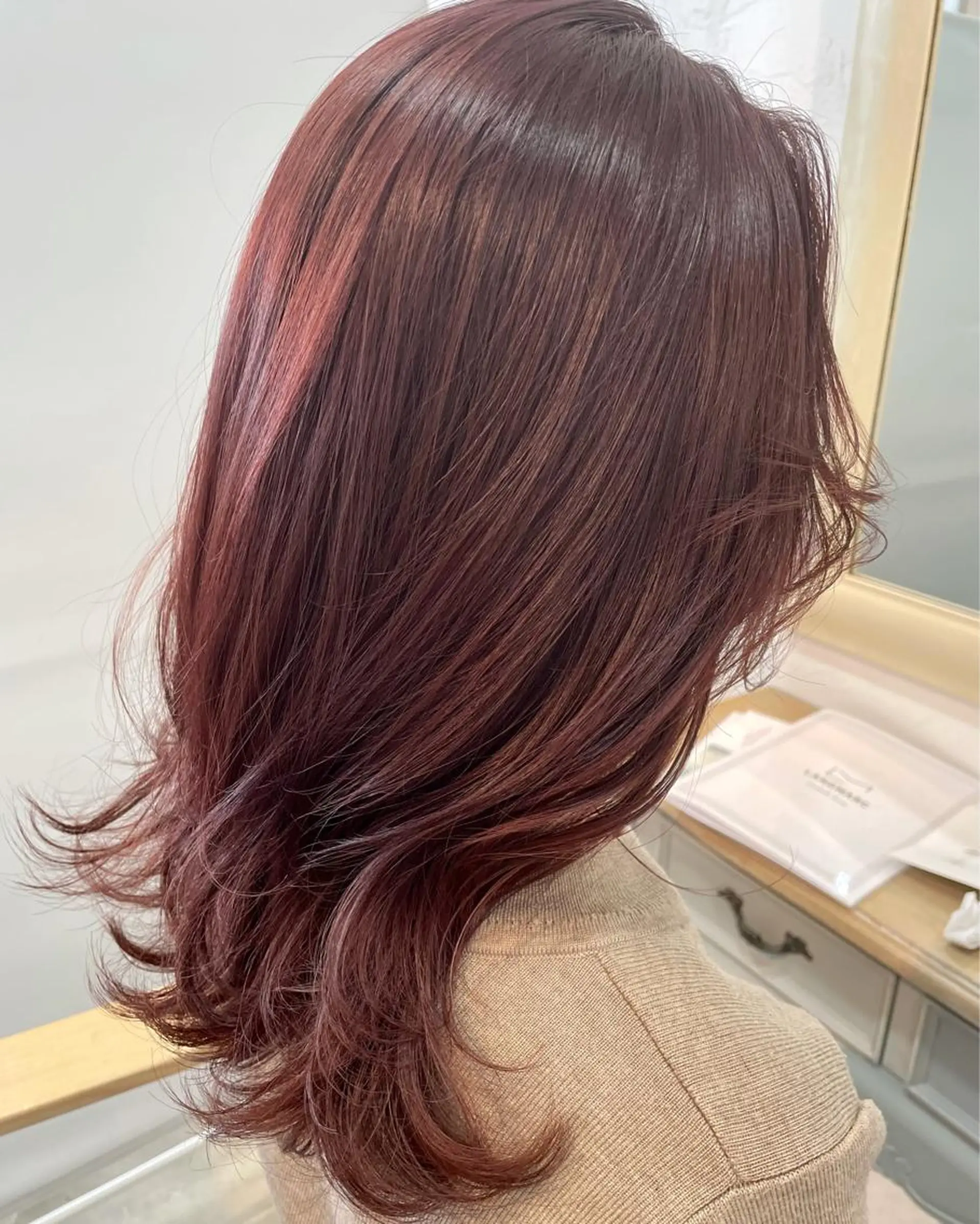ミディアム カラー 錦 茉李のヘアスタイル