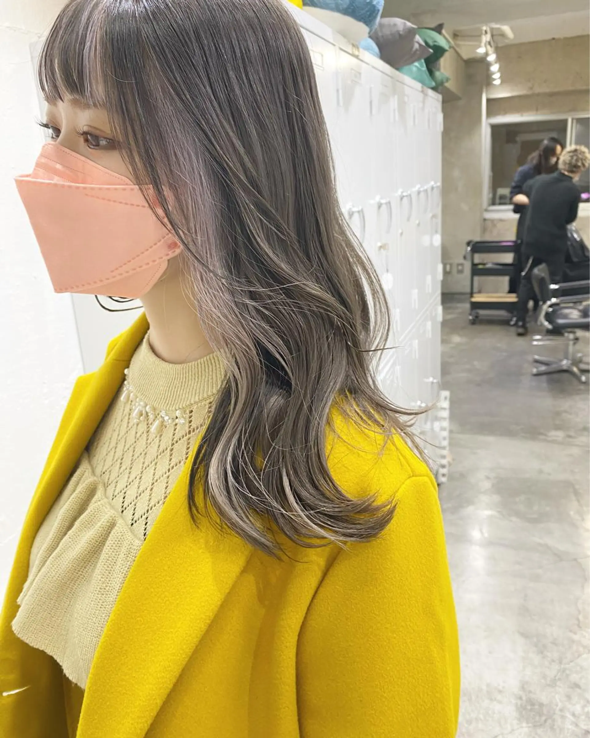 セミロング カラー ヘアアレンジ アイブロウ 切りっぱなしボブ アッシュ アッシュグレー ベージュカラー 黒髪 ササキ カズマのヘアスタイル