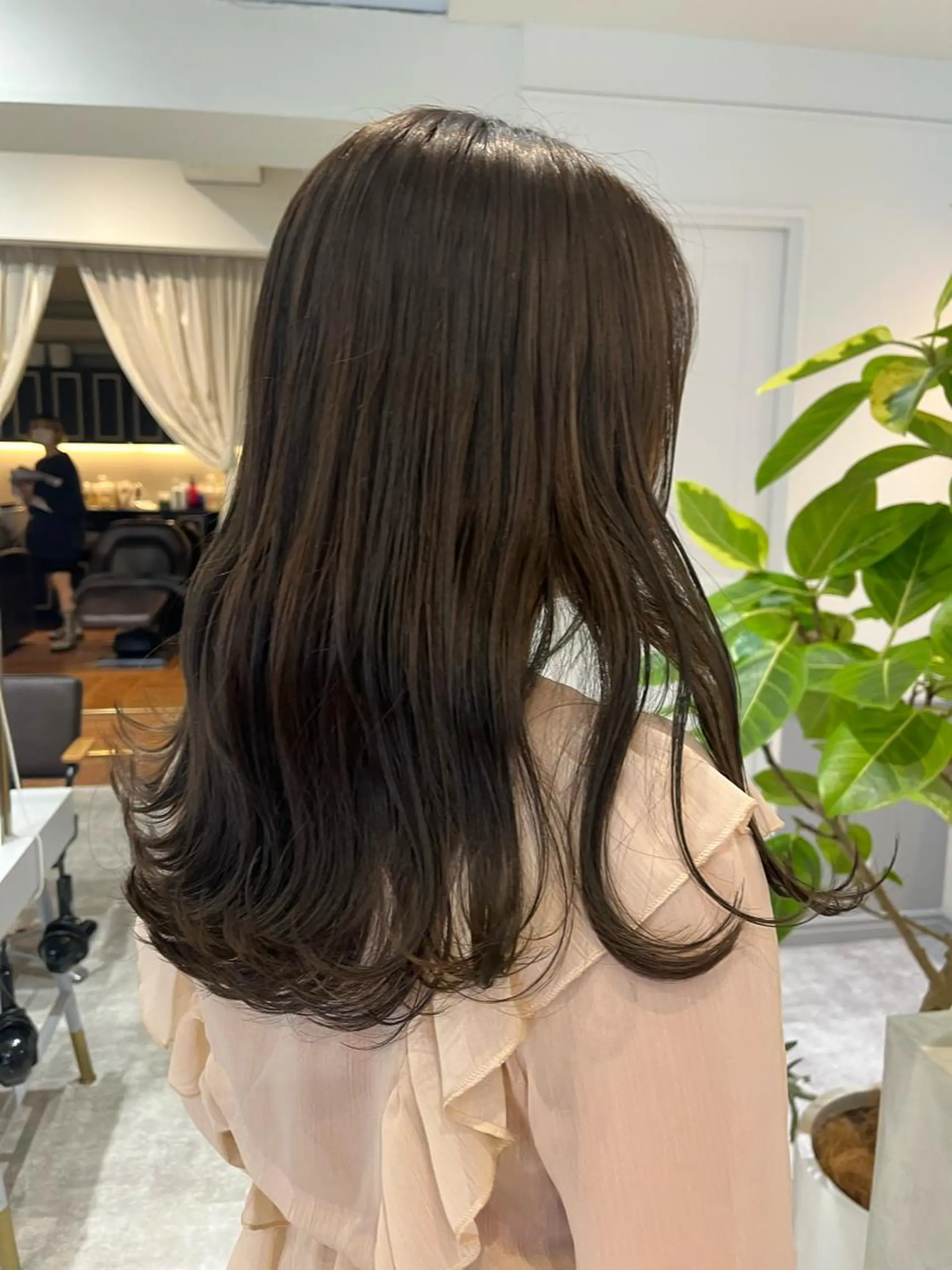 セミロング ヘアカラー SIKI yuuna モテ韓国ヘア☁️のヘアスタイル