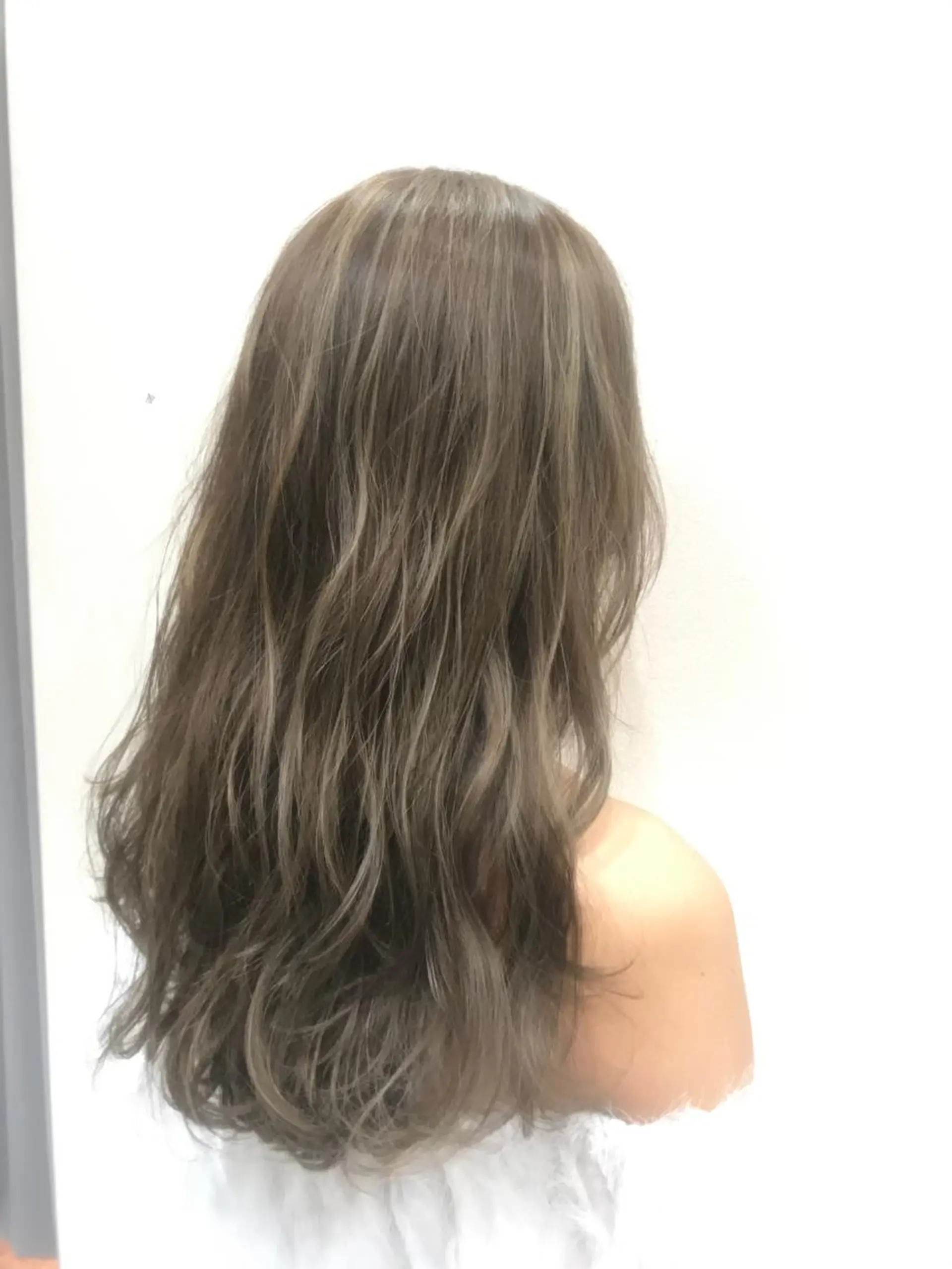 ロング アッシュ ハイライト ヘアカラー CLUTCH☆ モロケイスケのヘアスタイル
