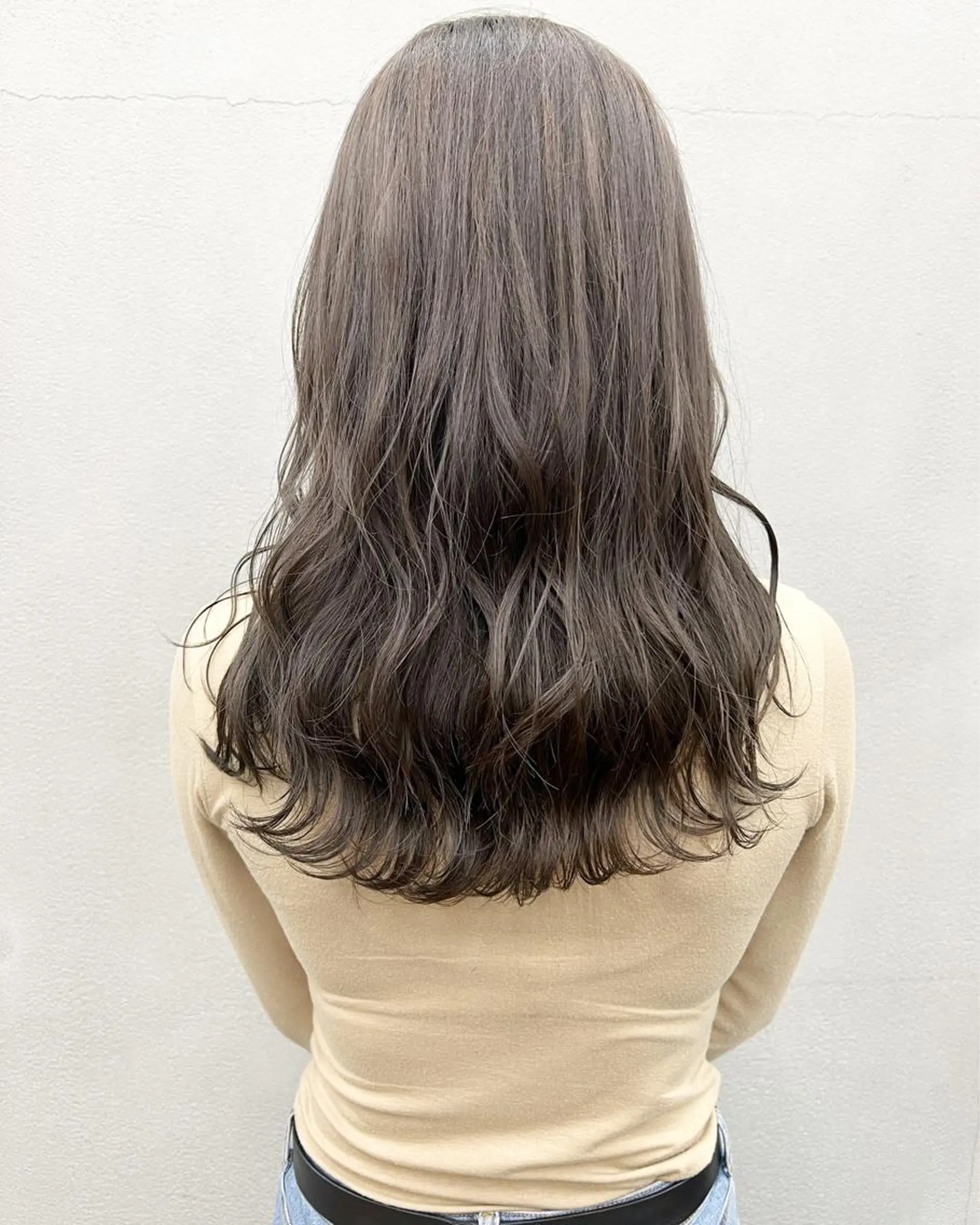 セミロング カット ヘアカラー トリートメント 亀田 泰生のヘアスタイル