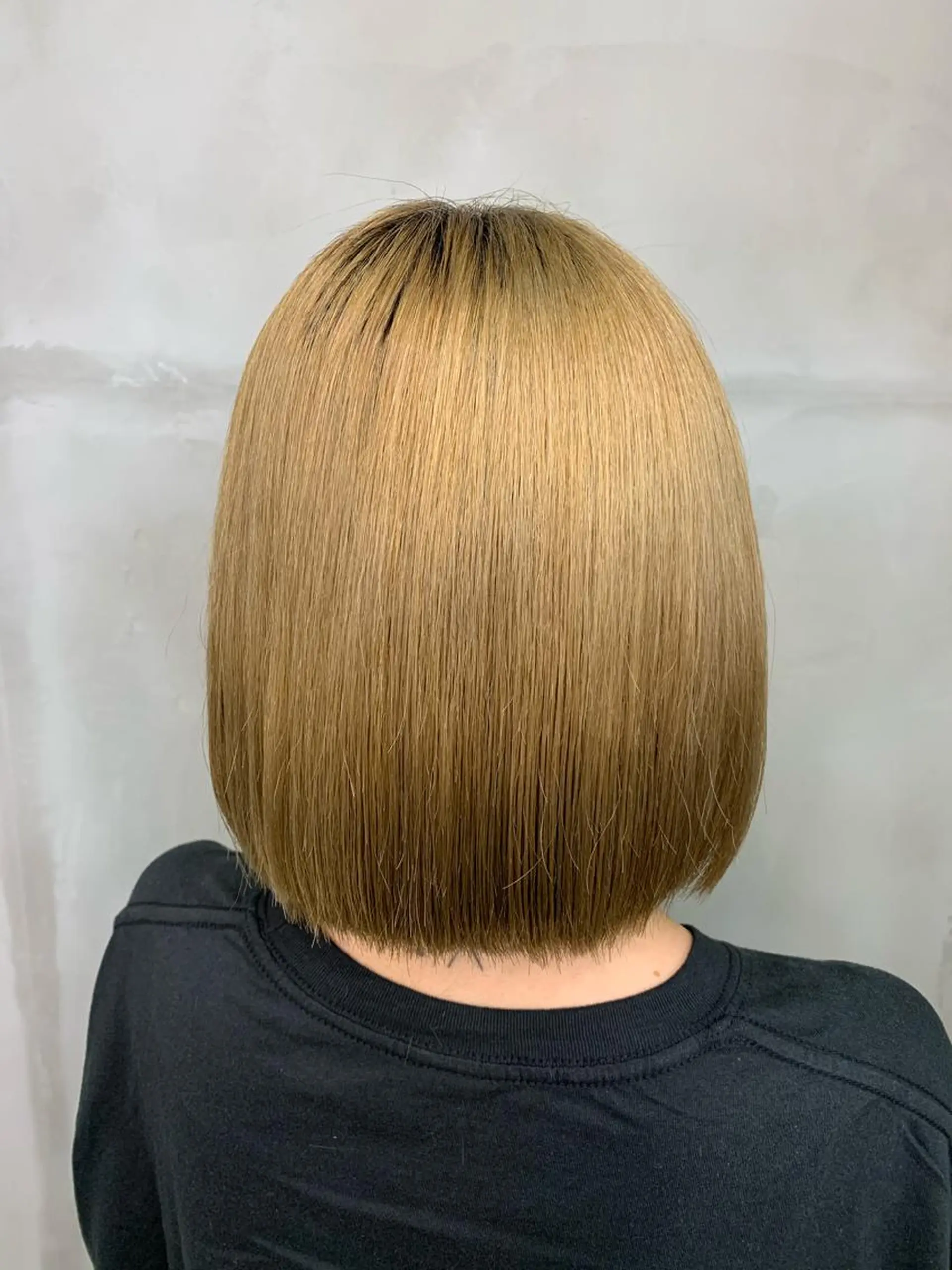 ショート カラー アッシュ バレイヤージュ ベージュカラー ブロンド ブルーカラー Nishida Ryomaのヘアスタイル